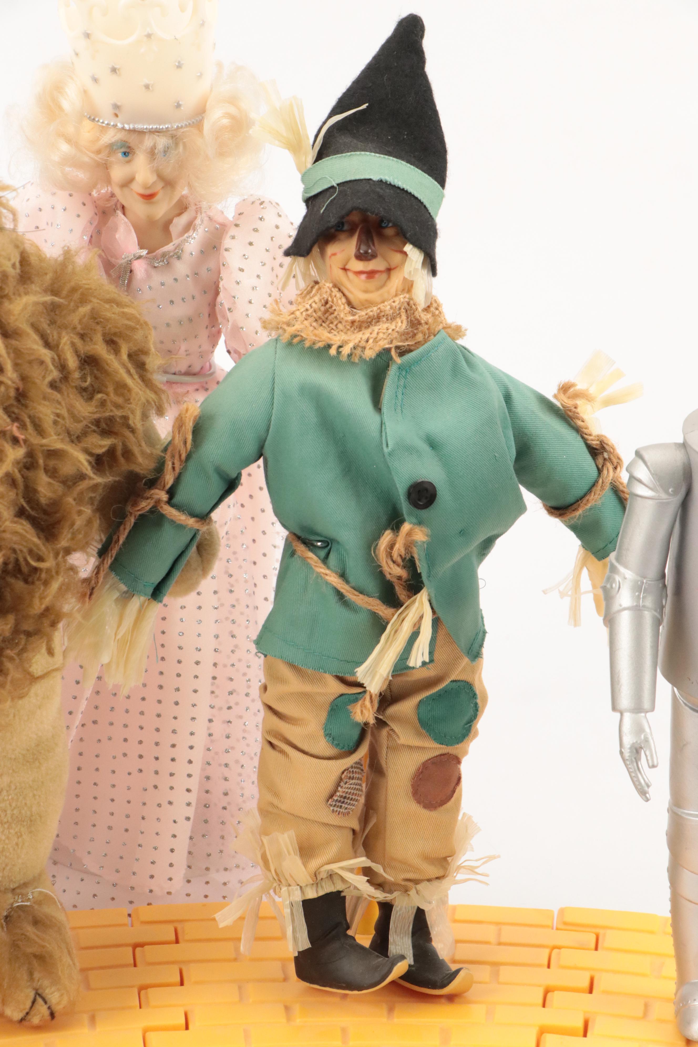 Presents Wizard of Oz Character Dolls with Stands