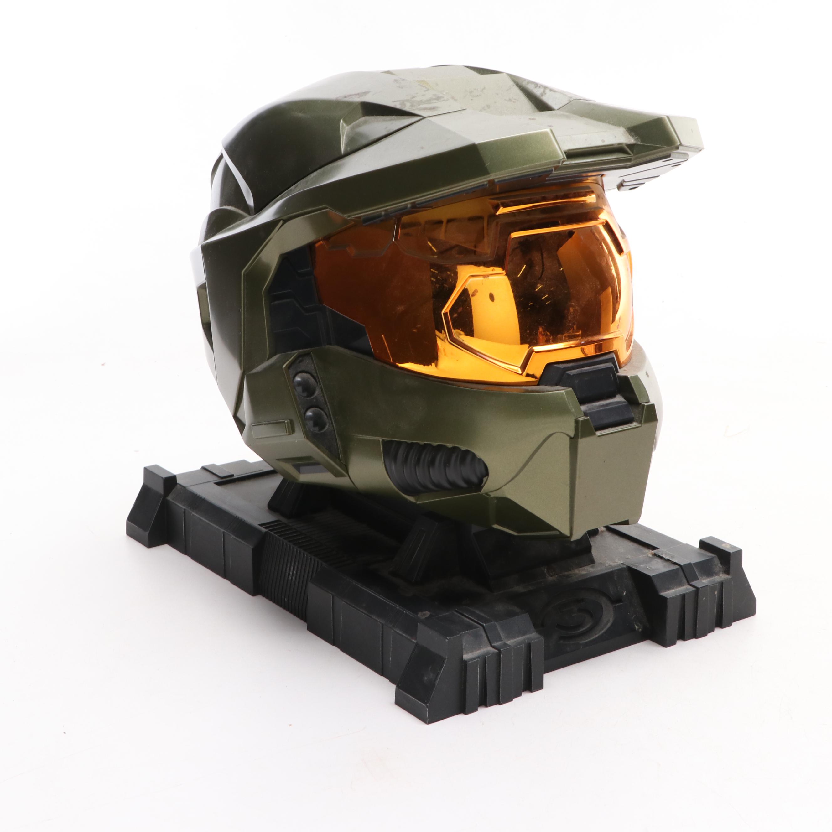 Halo 3 Legendary Edition Master Chief Helmet Display on Stand with Graphic Novel