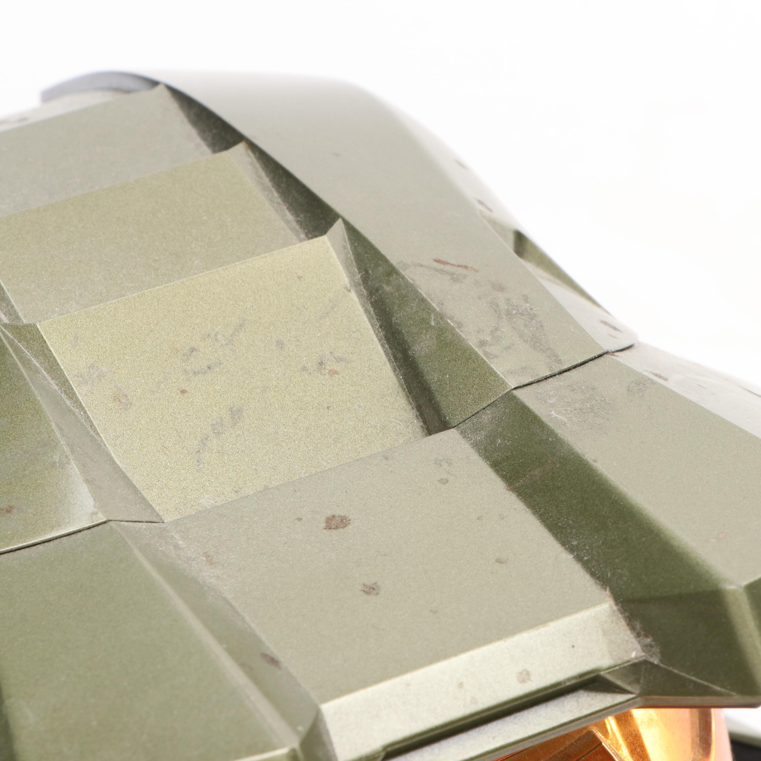 Halo 3 Legendary Edition Master Chief Helmet Display on Stand with Graphic Novel