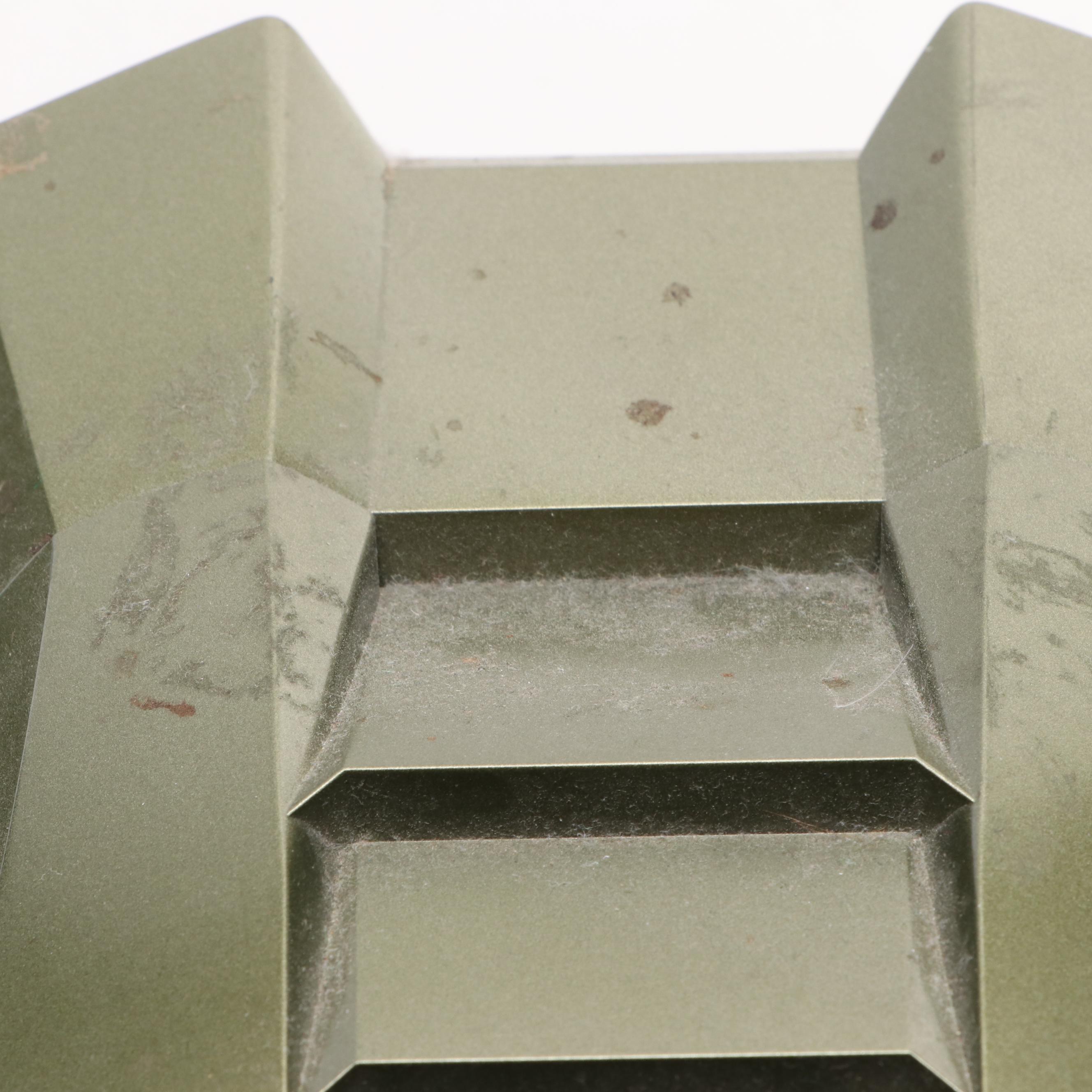 Halo 3 Legendary Edition Master Chief Helmet Display on Stand with Graphic Novel