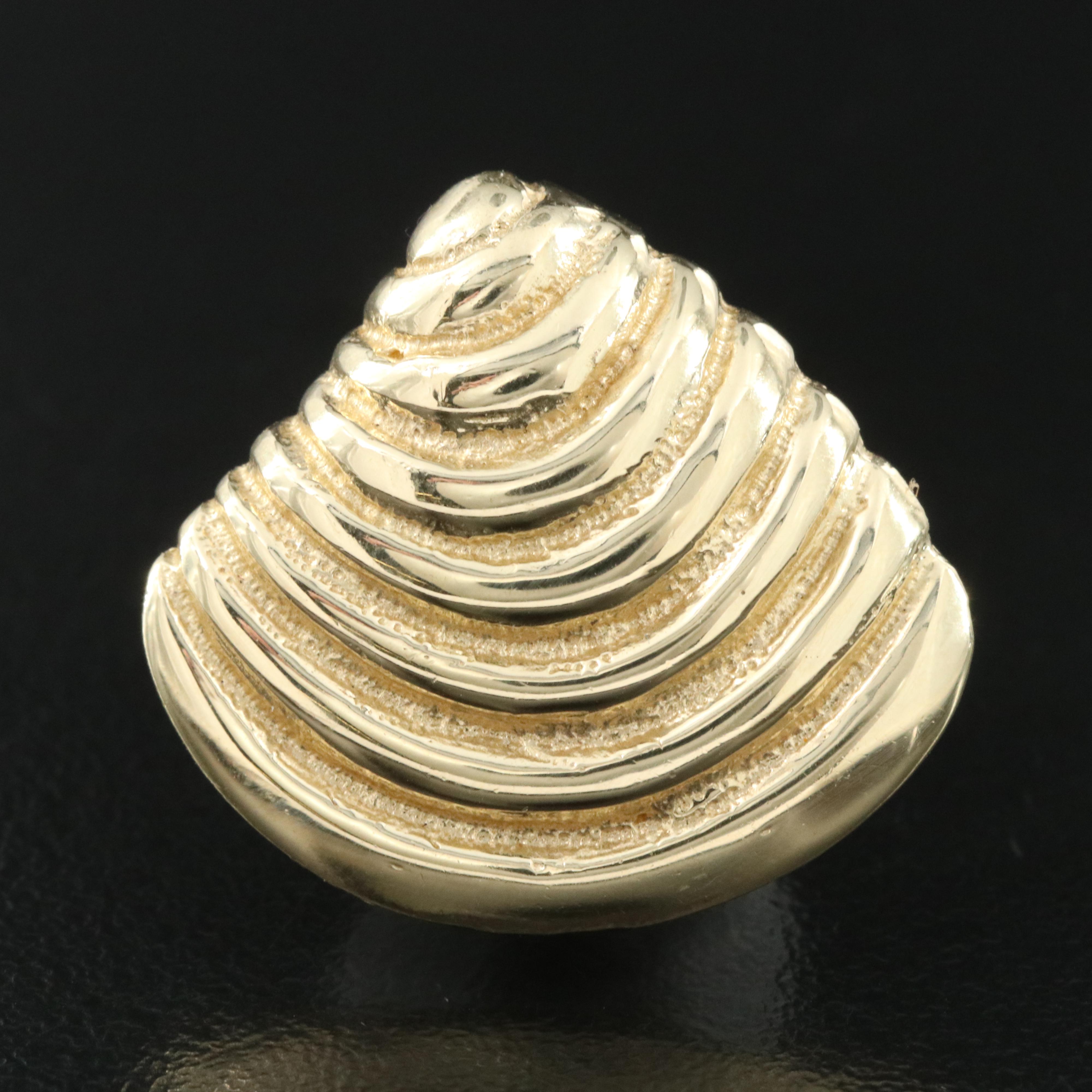 Vintage 14K Shell Pendant