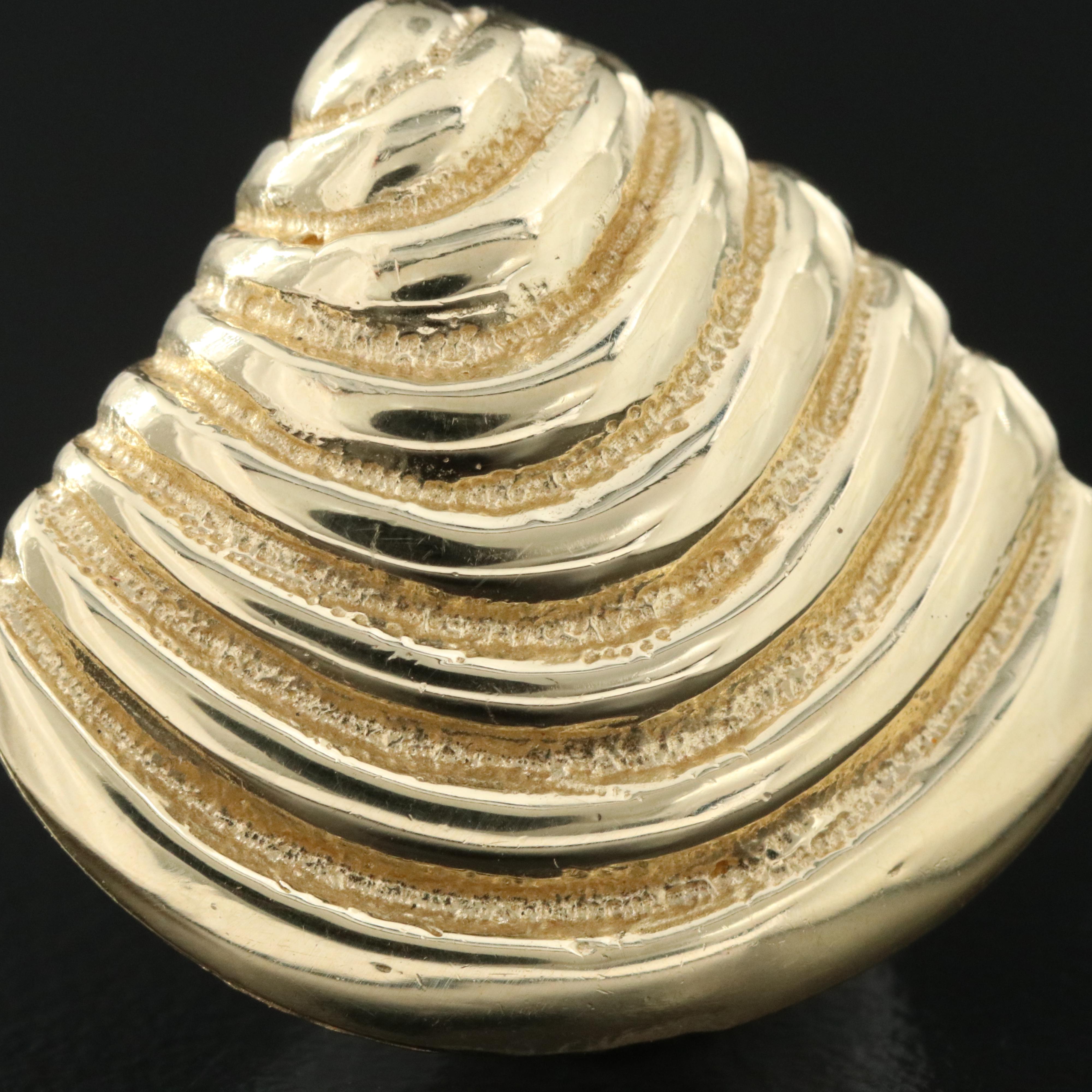 Vintage 14K Shell Pendant