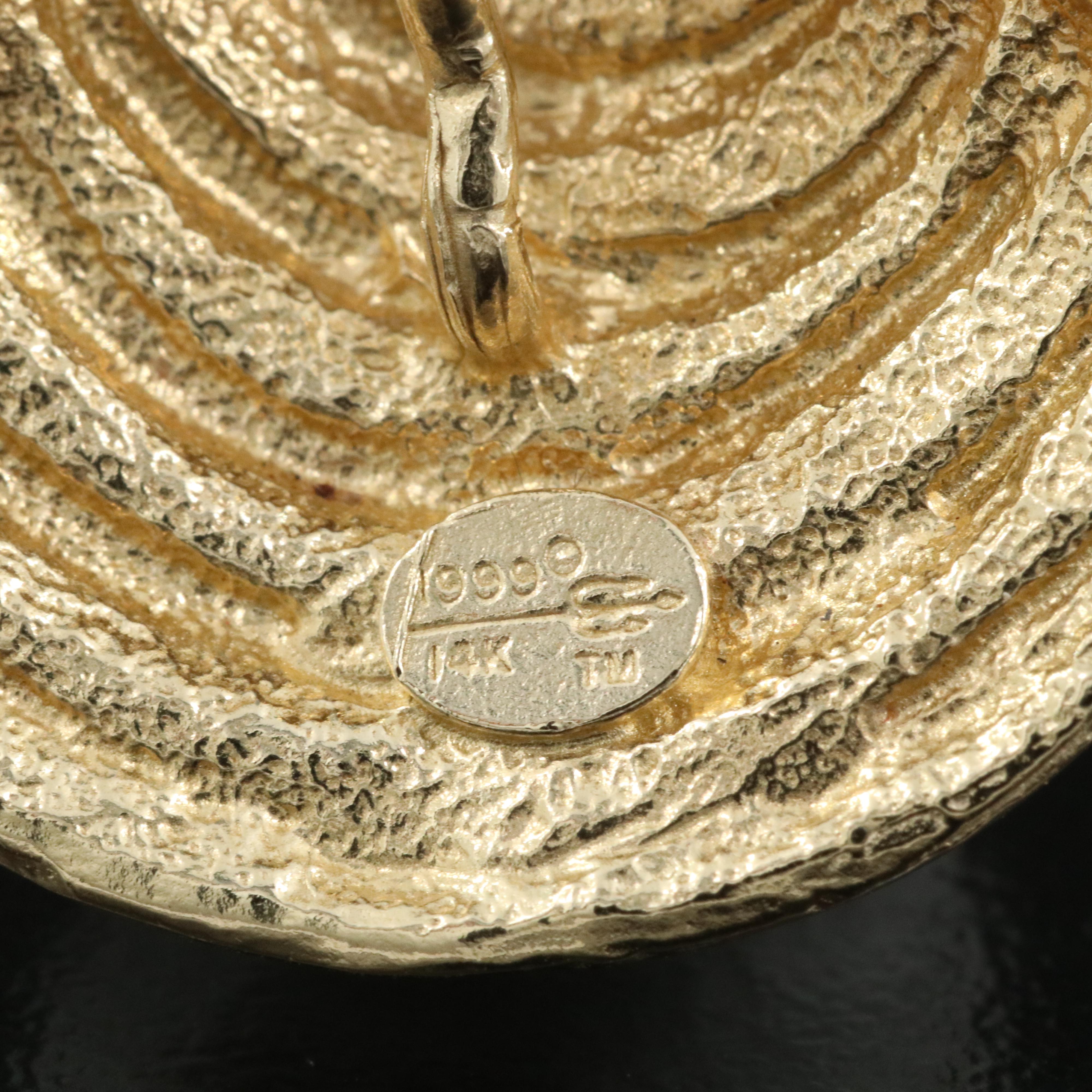 Vintage 14K Shell Pendant