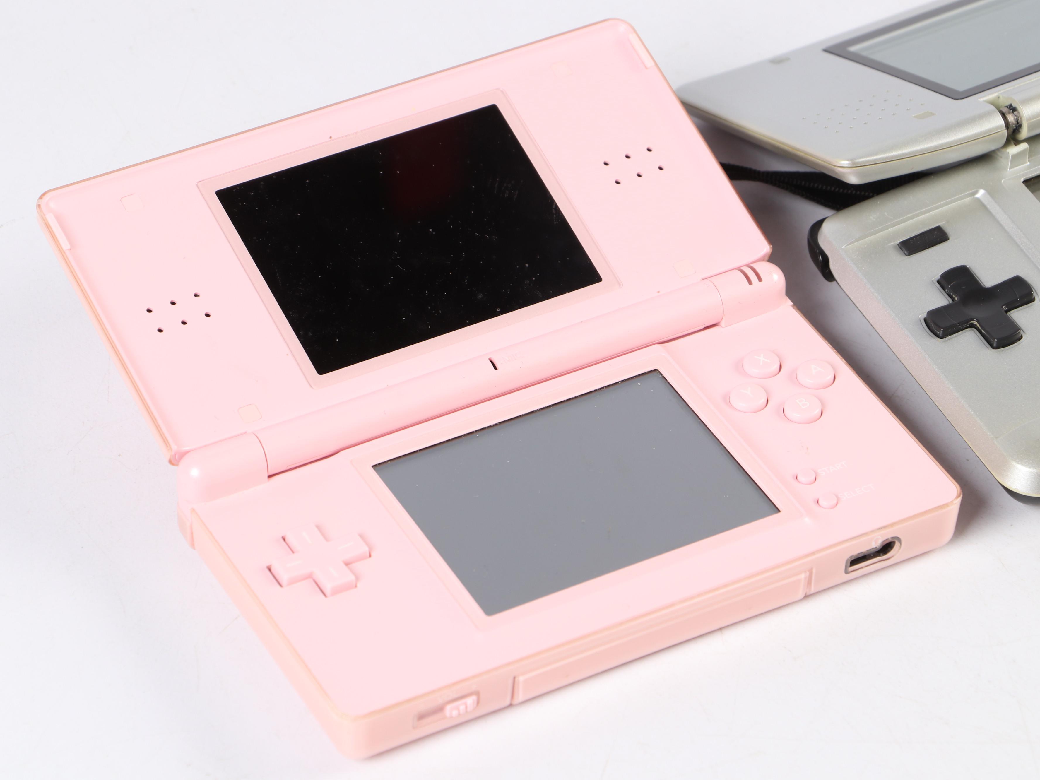 Nintendo DS and DS Lite with 60GB and 80GB Apple iPods
