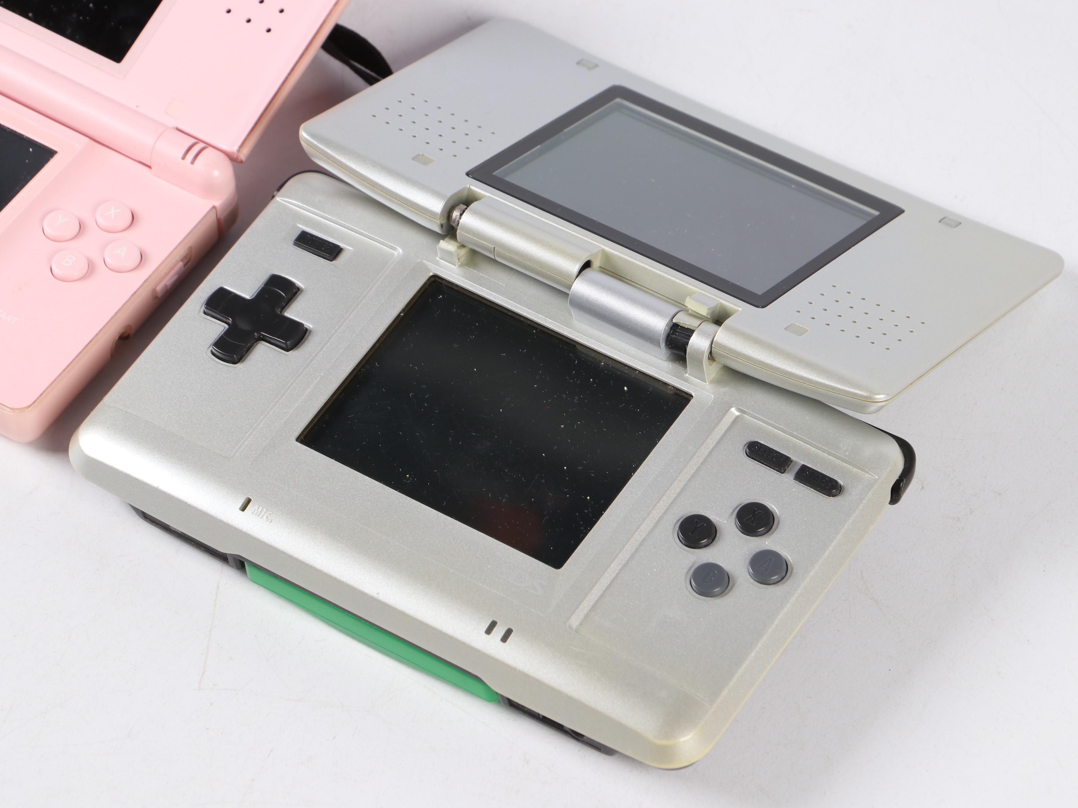 Nintendo DS and DS Lite with 60GB and 80GB Apple iPods