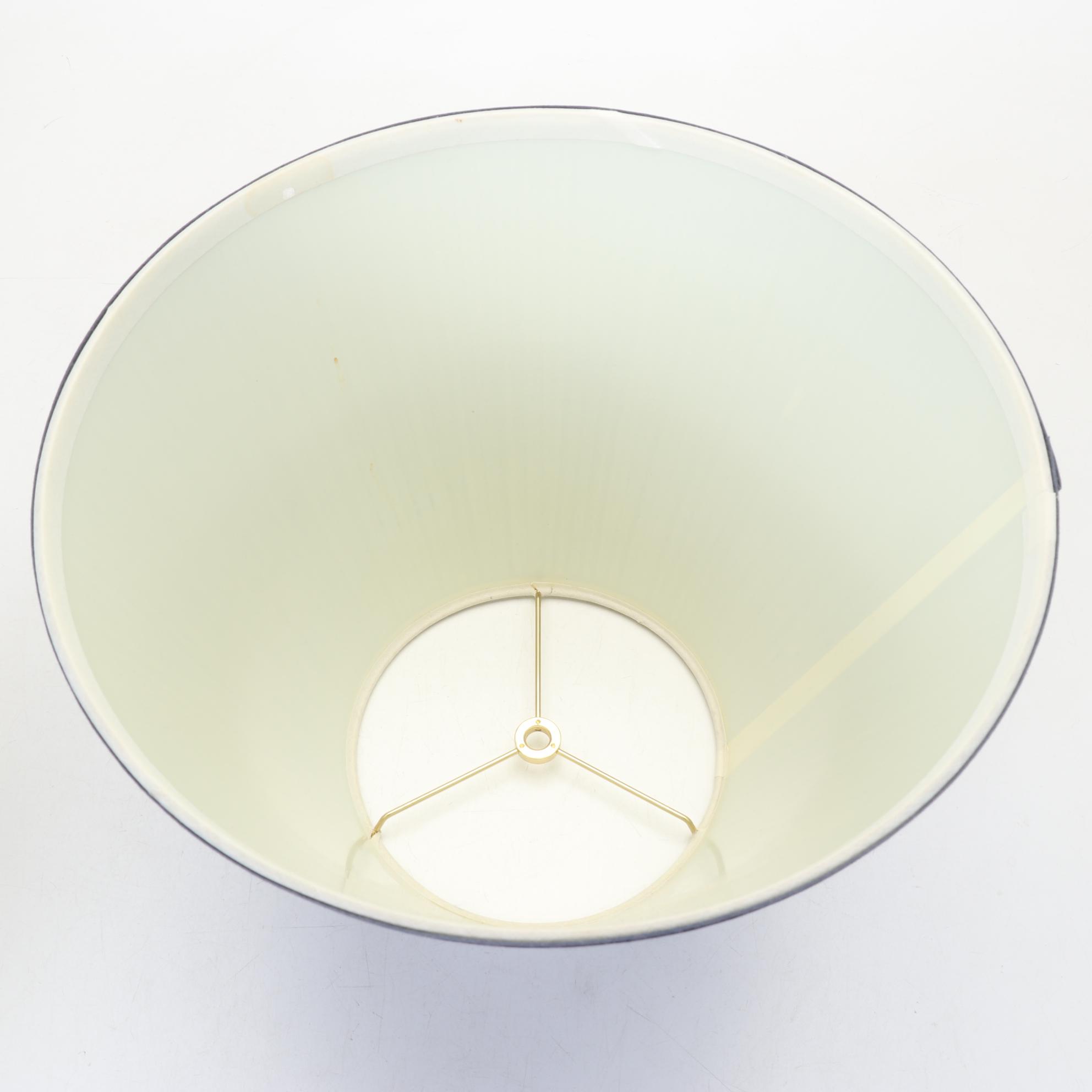 Pfaltzgraff "Yorktowne" Table Lamp and Signed Art Pottery Featuring Nafziger