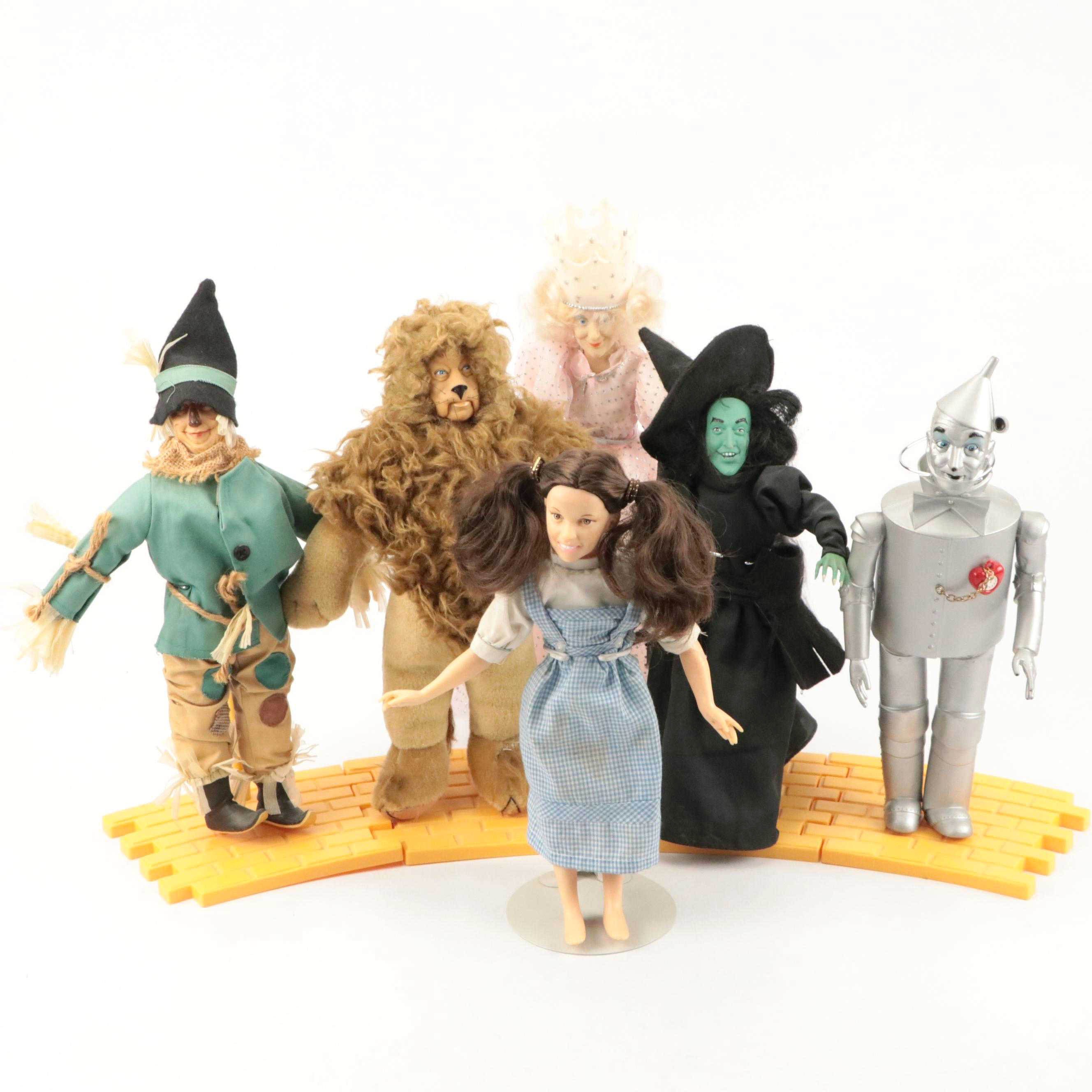 Presents Wizard of Oz Character Dolls with Stands