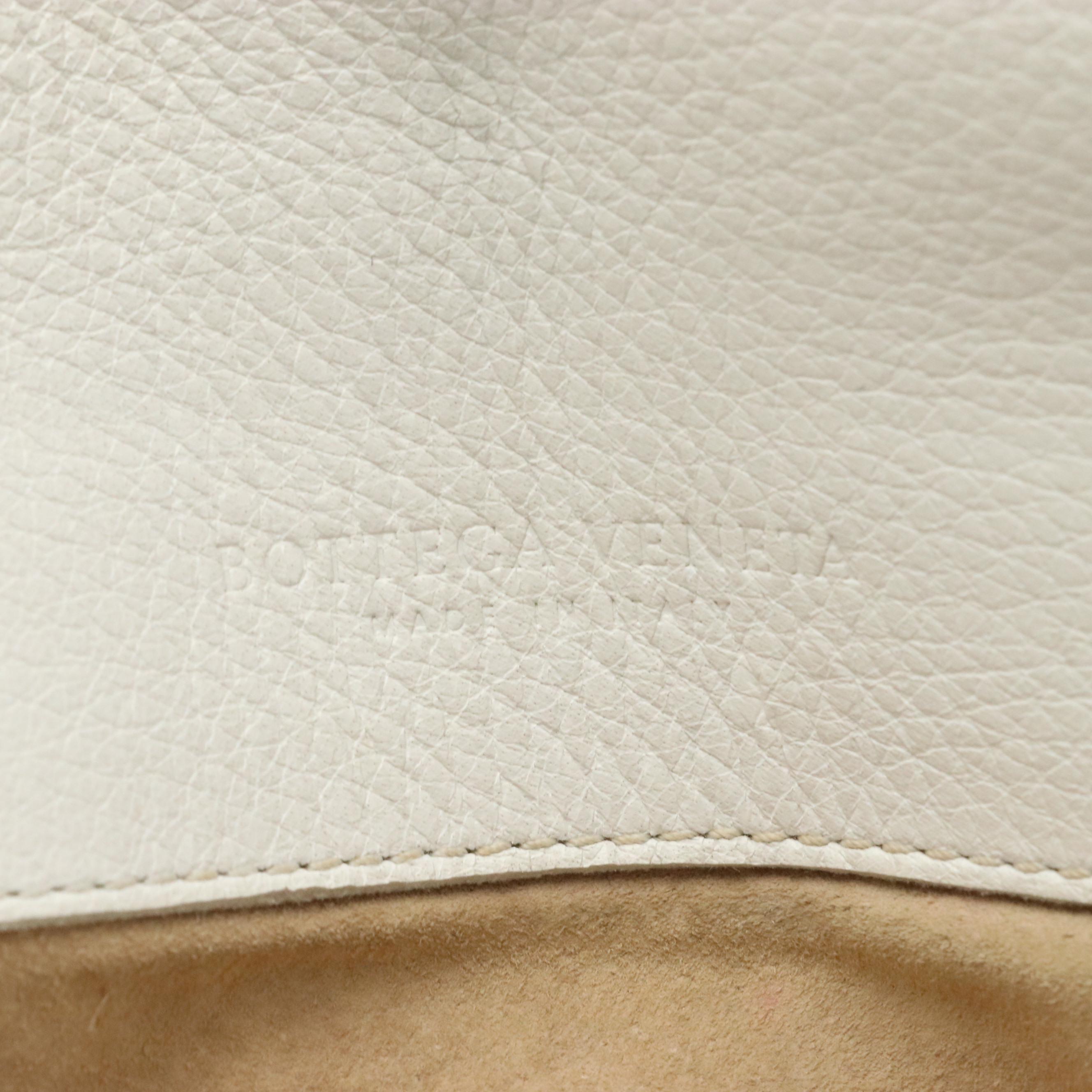Bottega Veneta White Grain Leather Shoulder Bag with Intrecciato Leather Straps