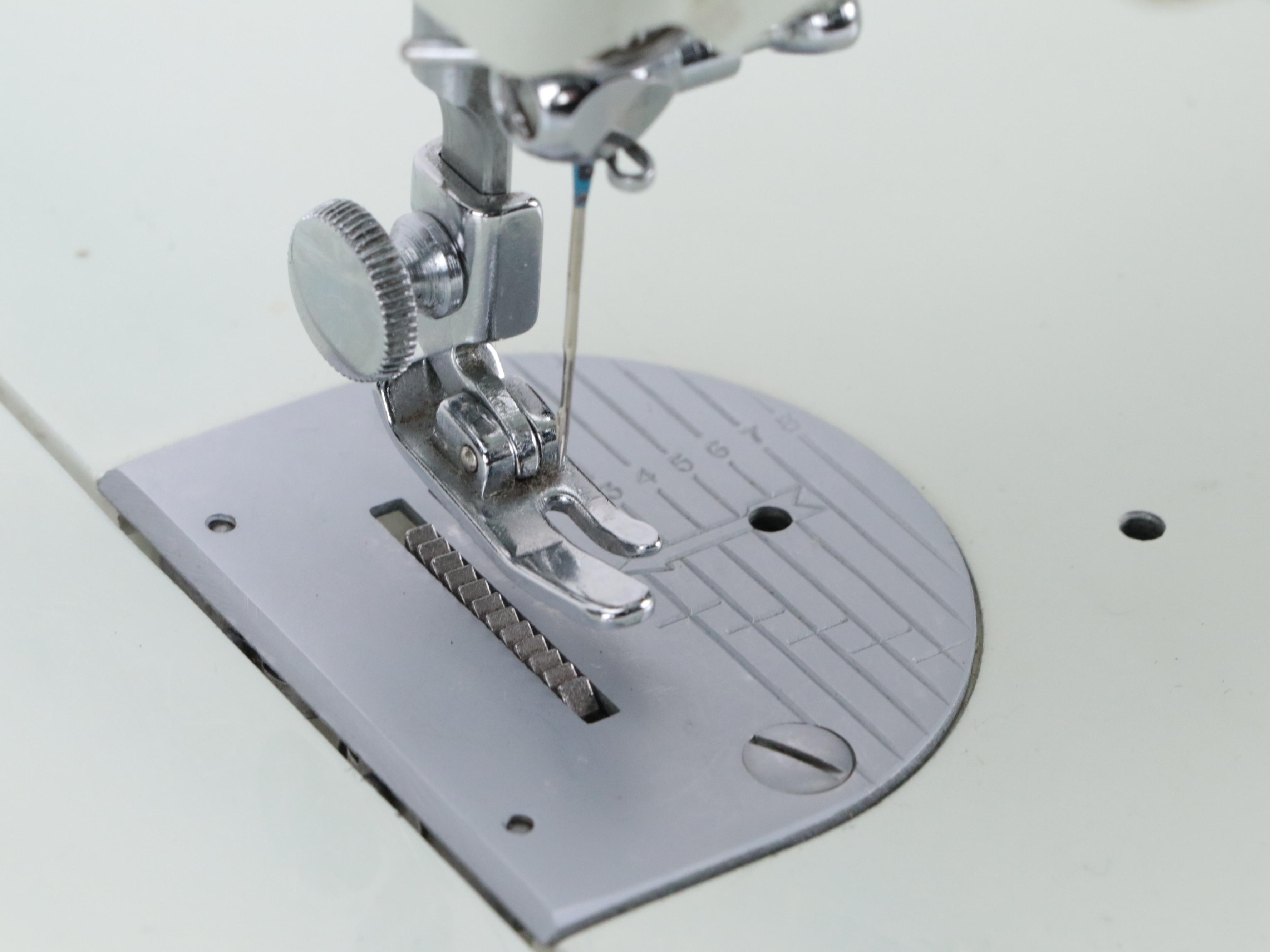 Singer 221K Featherweight Portable Sewing Machine, Mid-20th Century