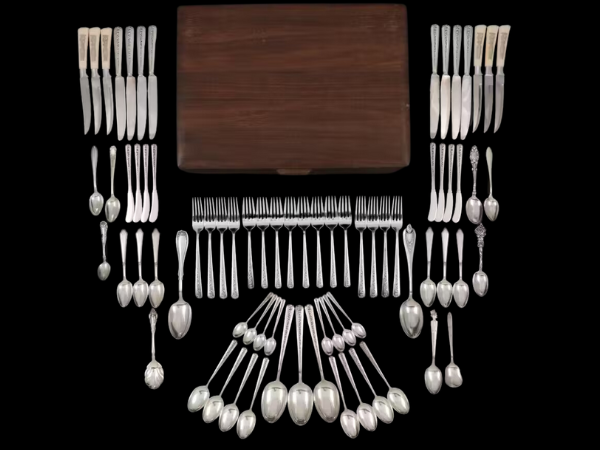 Traditional Art, Furniture, Jewelry & Décor