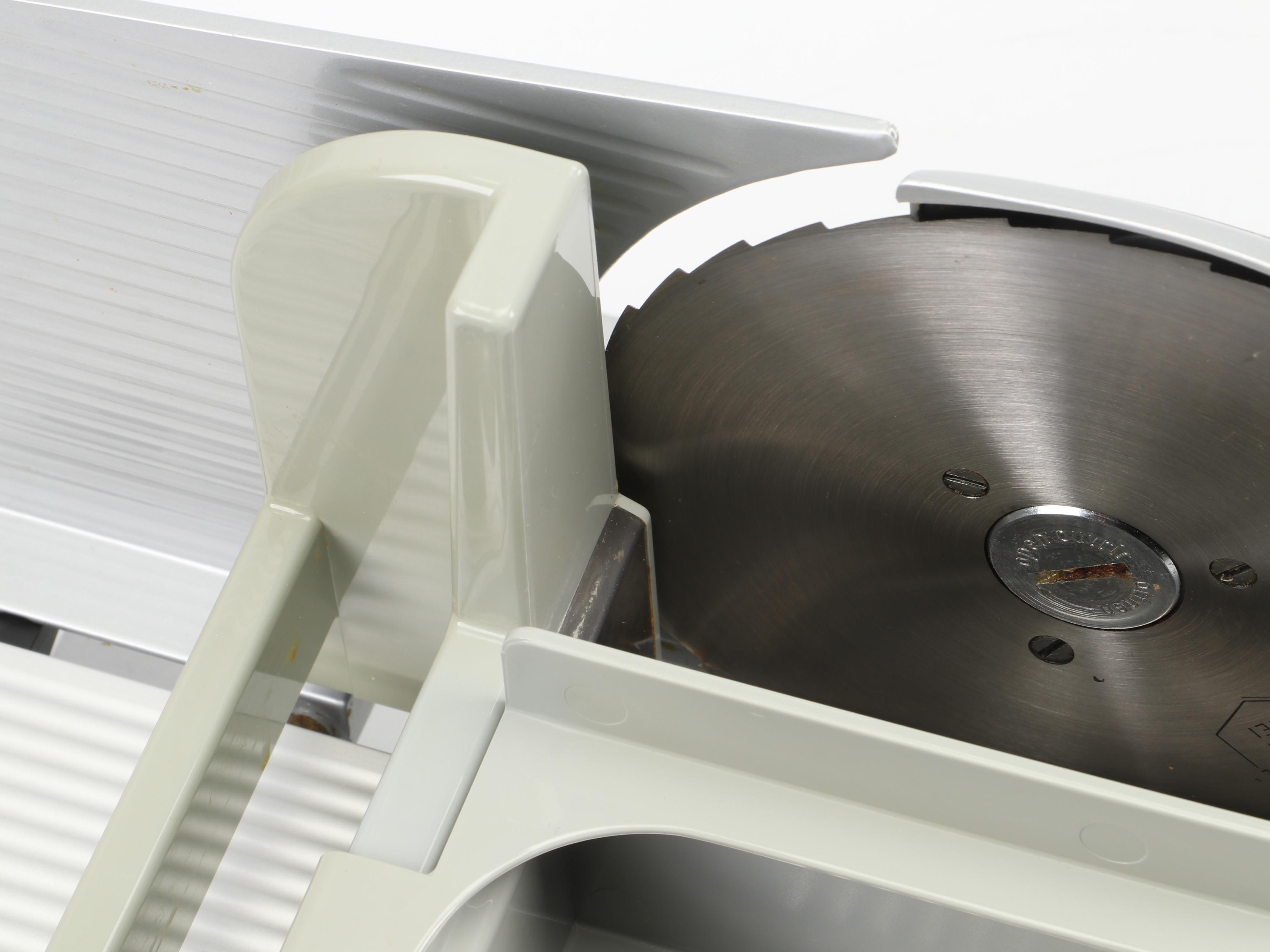 Chef's Choice International Meat Slicer and Fine Edge Blade with More