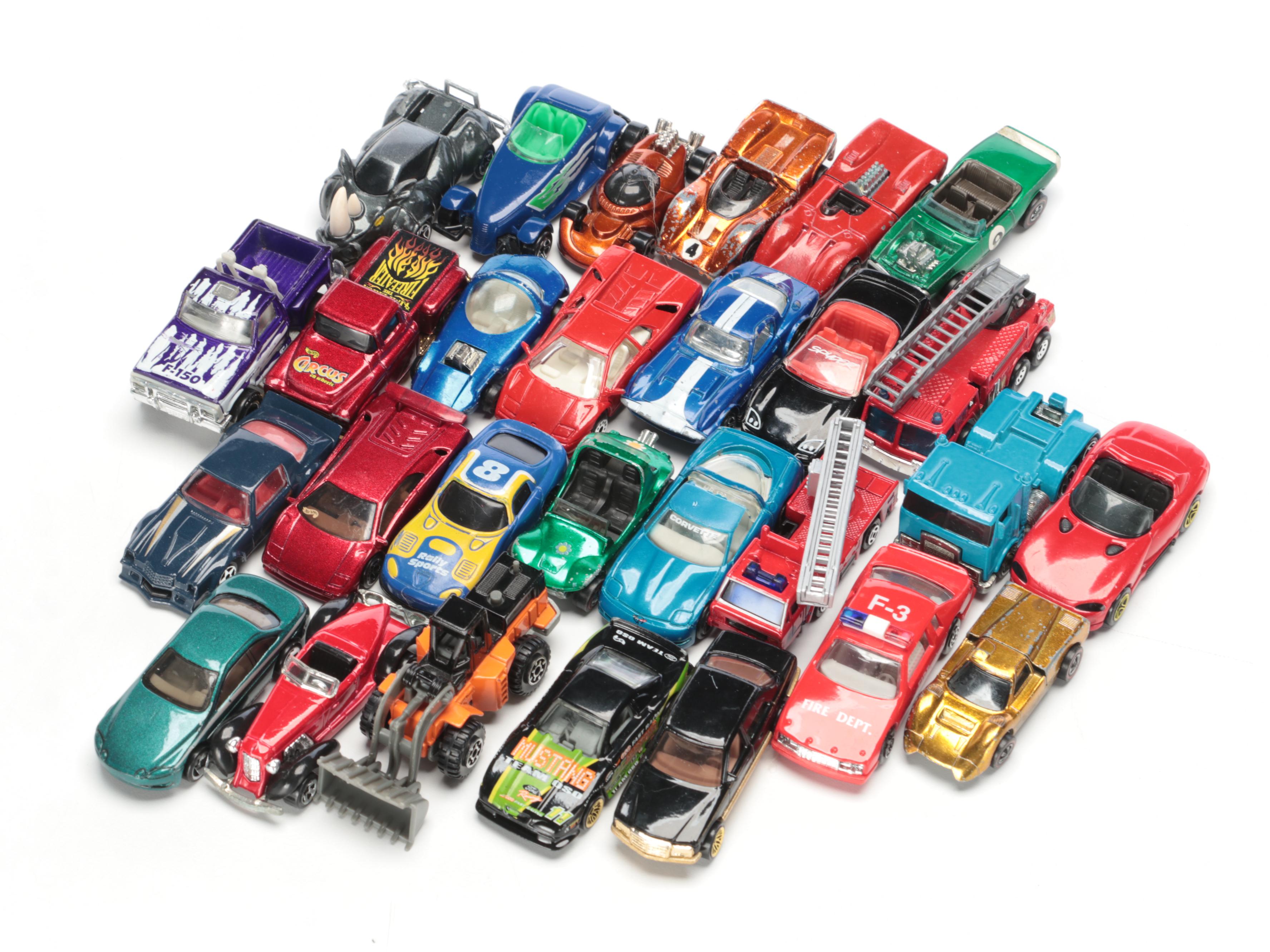 Matchbox, Mattel Hot Wheels and Other Diecast Vintage Cars With Play Mat
