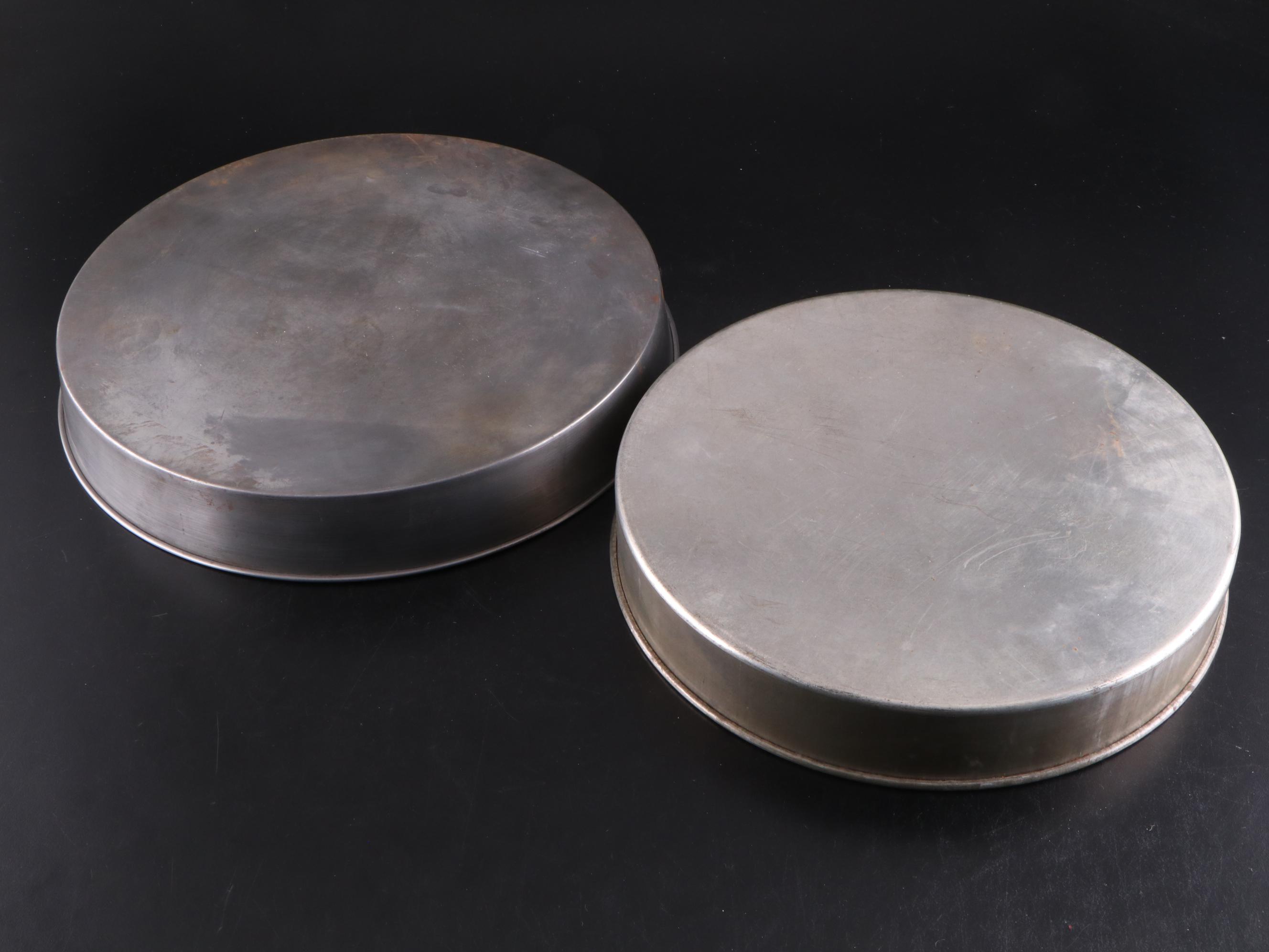 Wagner Ware Roasting Pan and Trivet with Metal Cake Pan with More