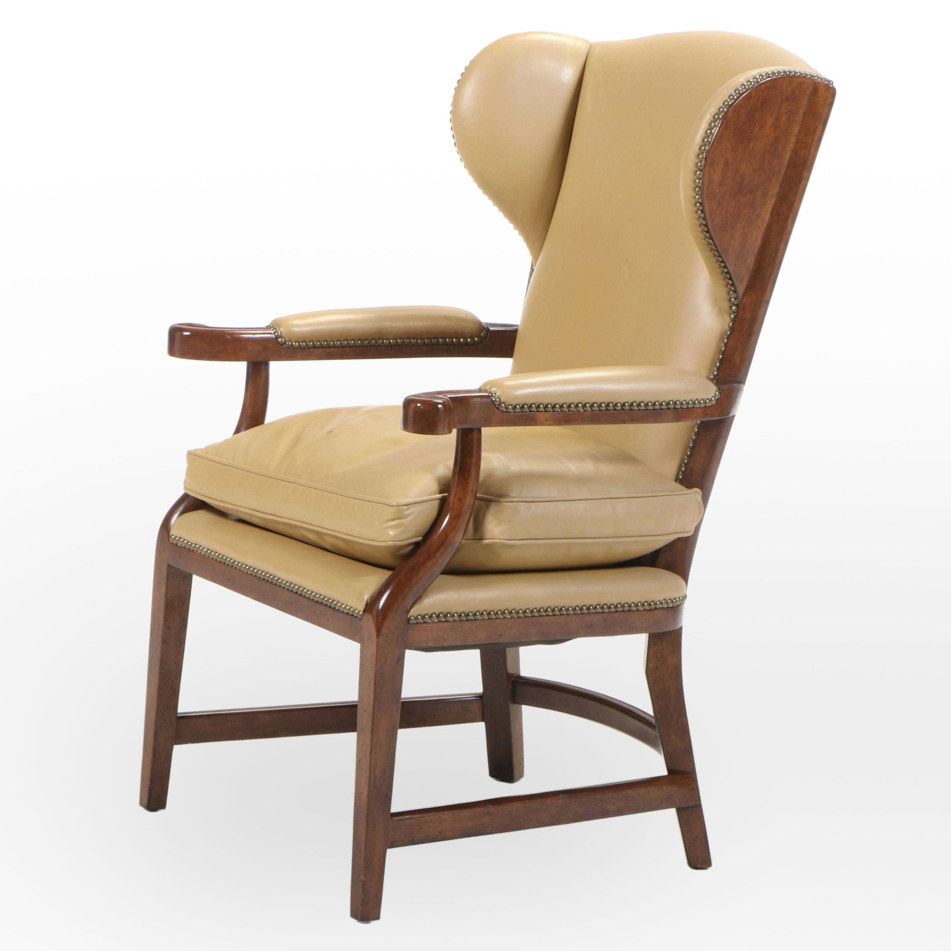 Minton-Spidell French Provincial Style Leather Fauteuil avec Oreilles