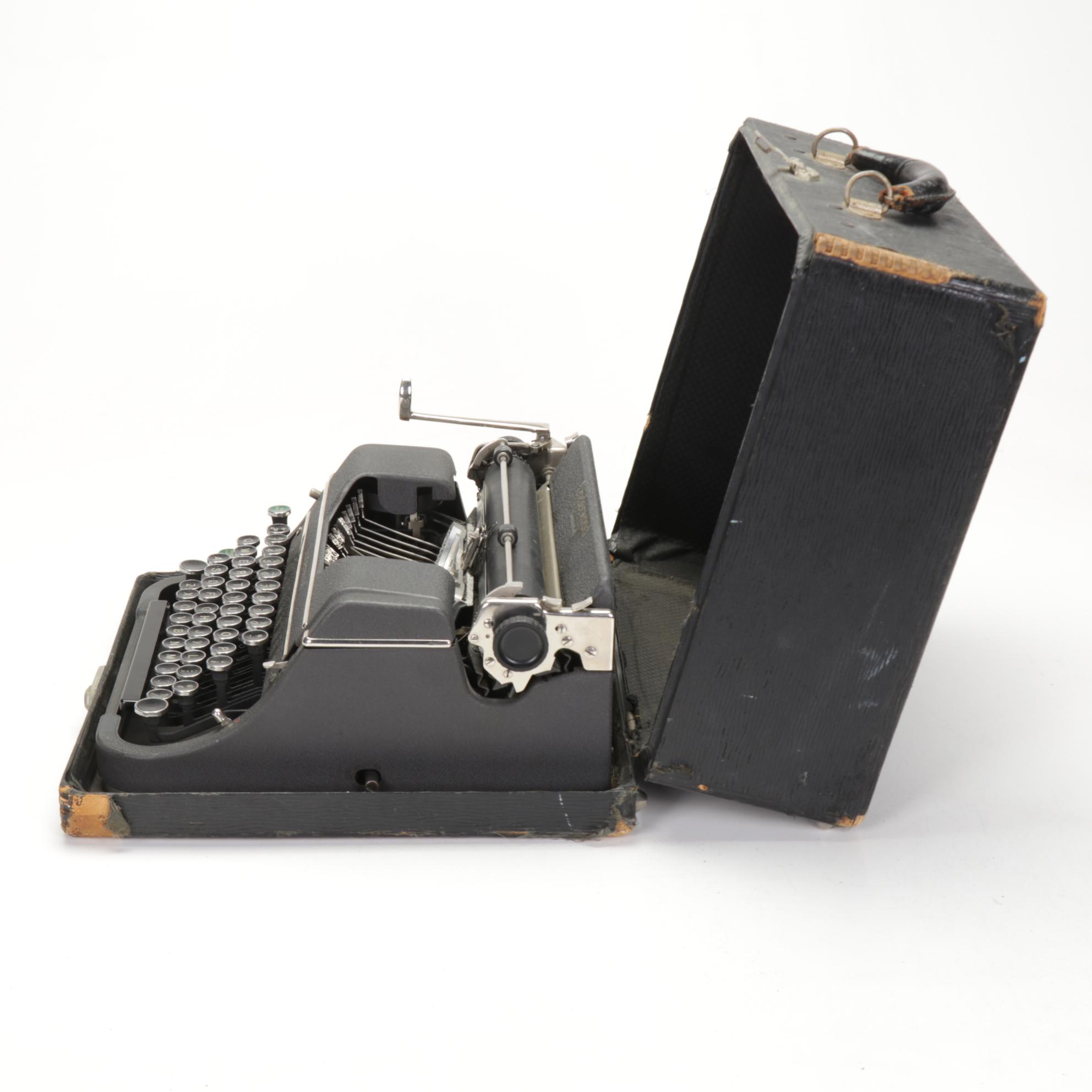 Underwood "Universal" Portable Typewriter with Case, Early to Mid 20th Century
