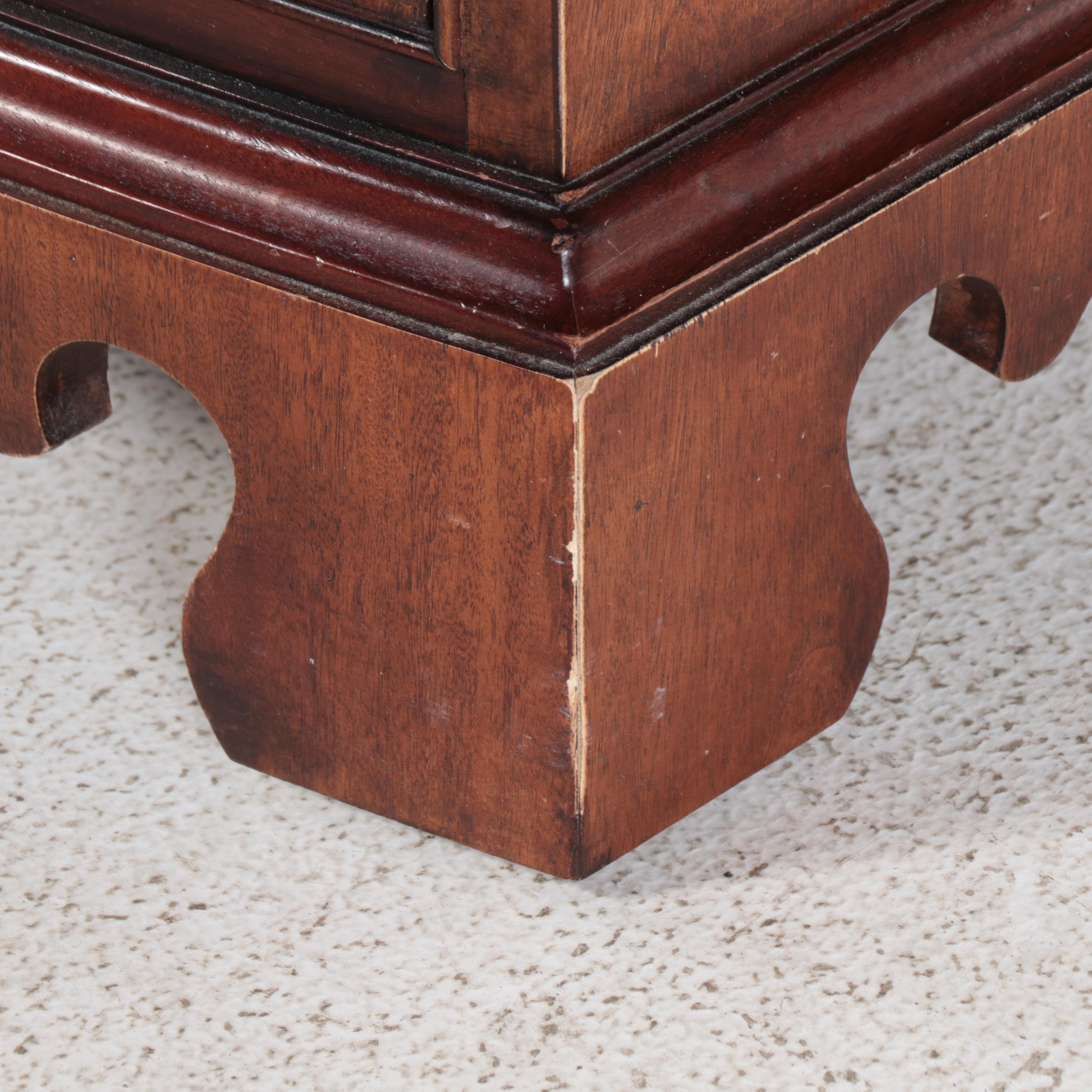 Ethan Allen "Newport" Federal Style Mahogany and Crossbanded Bowfront Chest