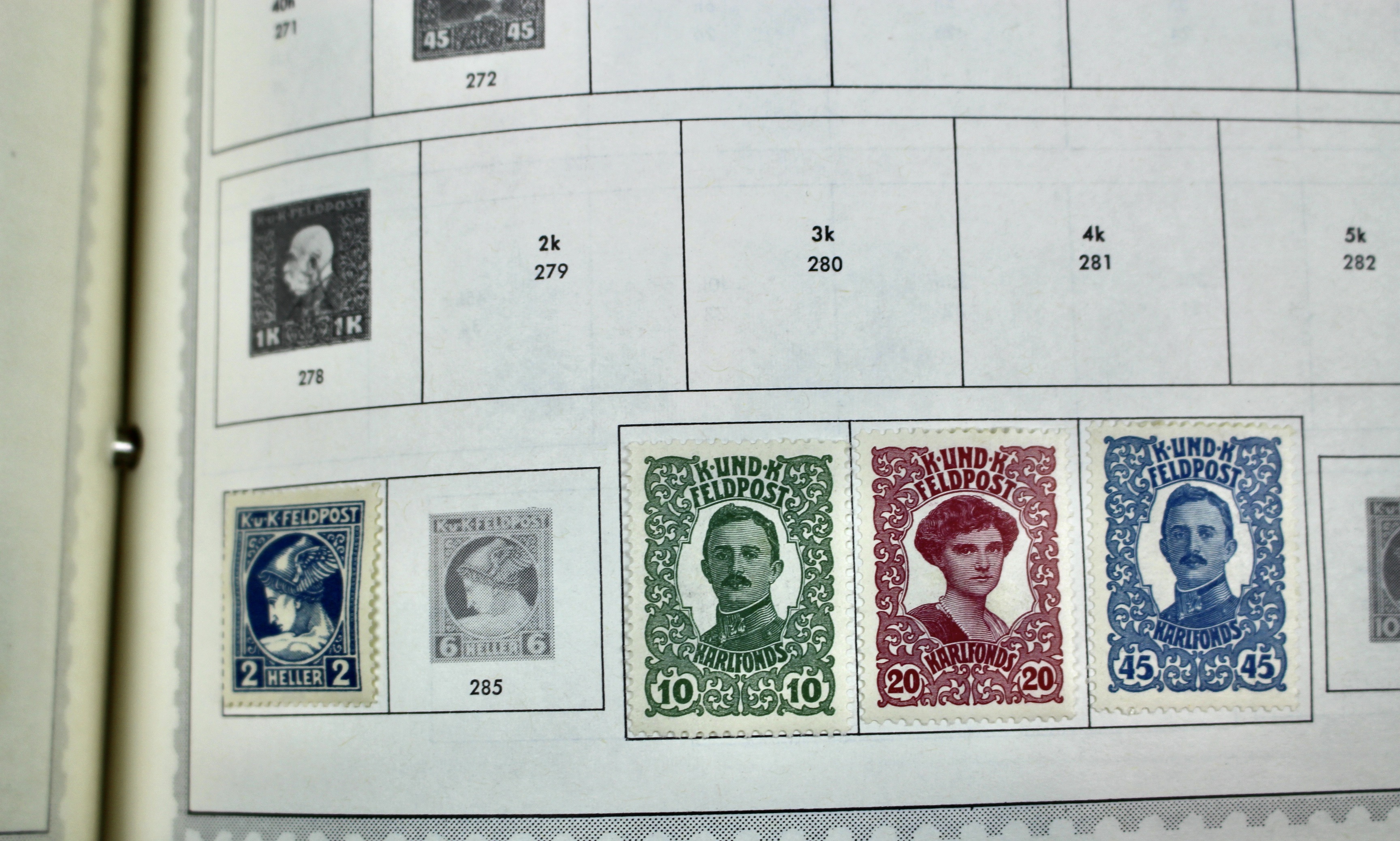 Minkus Supreme Global Stamp Album (A-D)