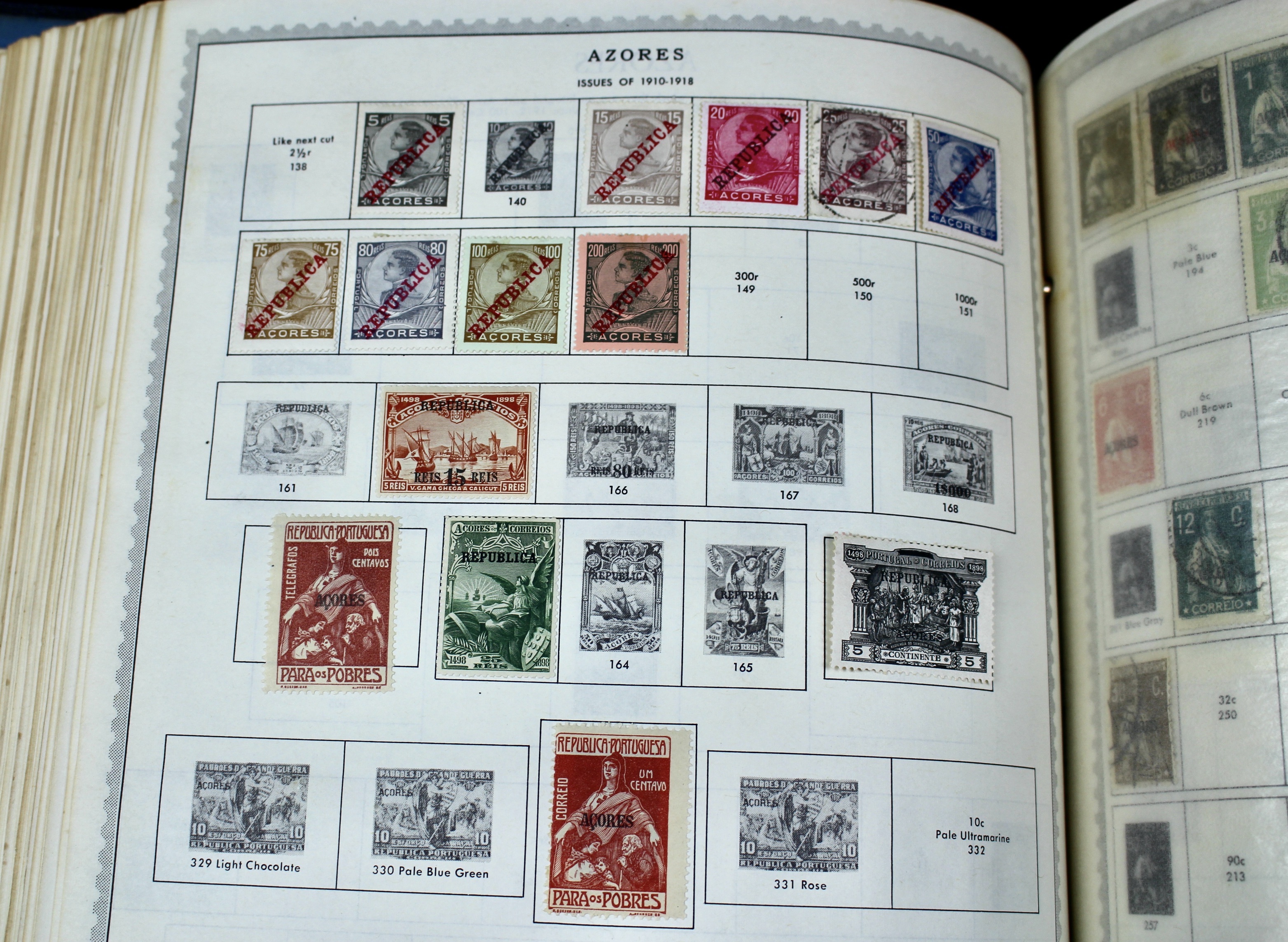 Minkus Supreme Global Stamp Album (A-D)