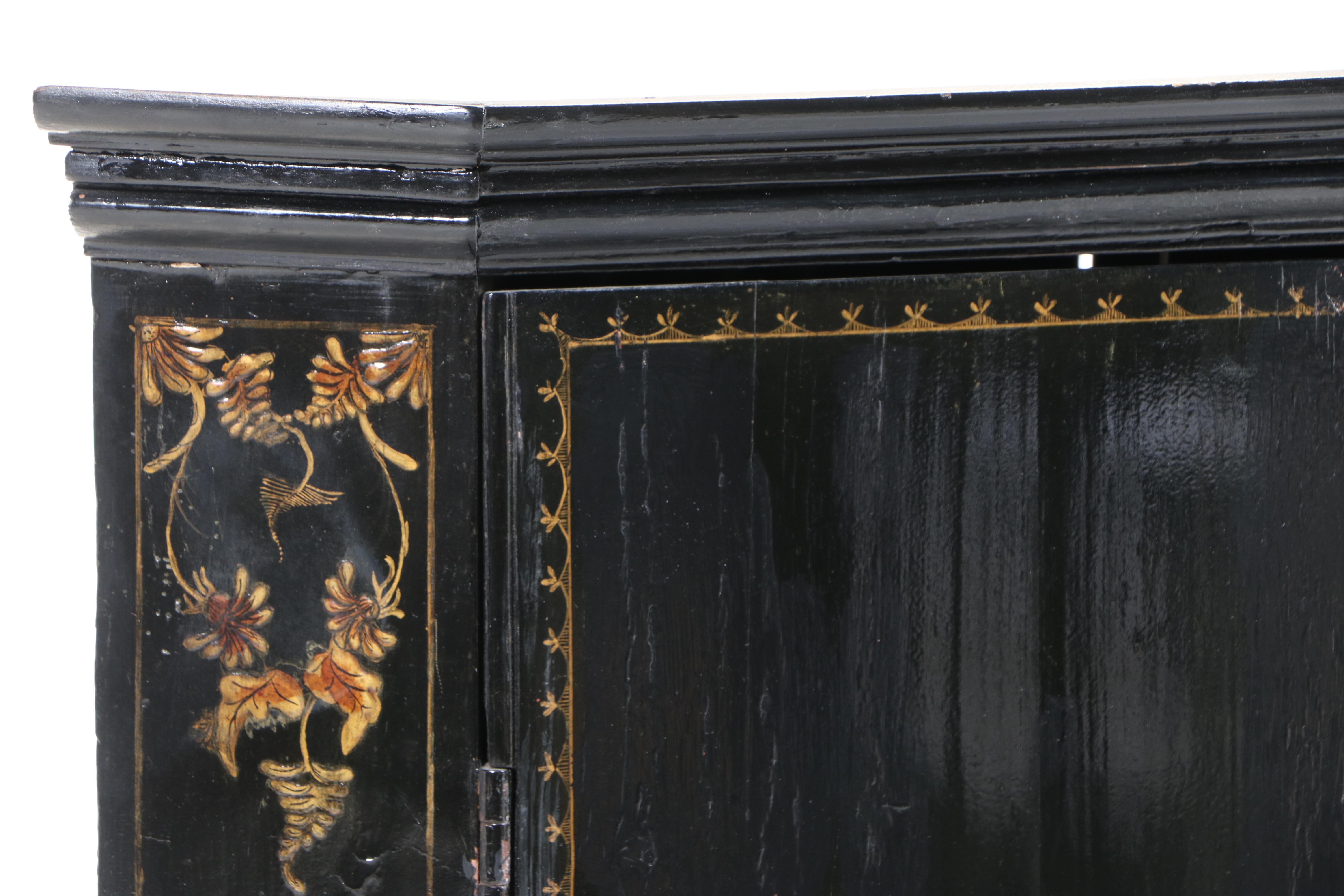 George III Black and Gilt-Lacquered Chinoiserie Hanging Corner Cabinet, c. 1800