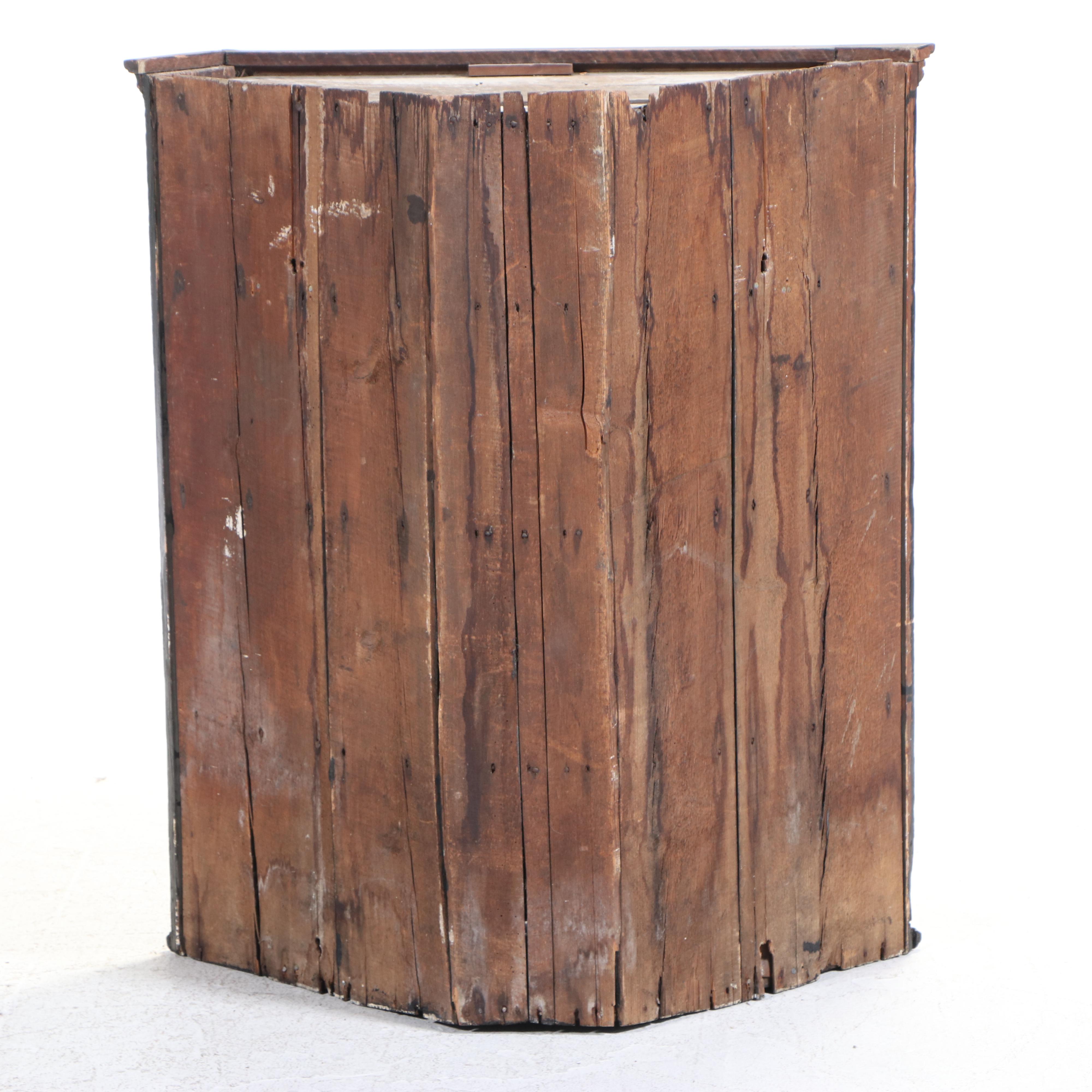 George III Black and Gilt-Lacquered Chinoiserie Hanging Corner Cabinet, c. 1800