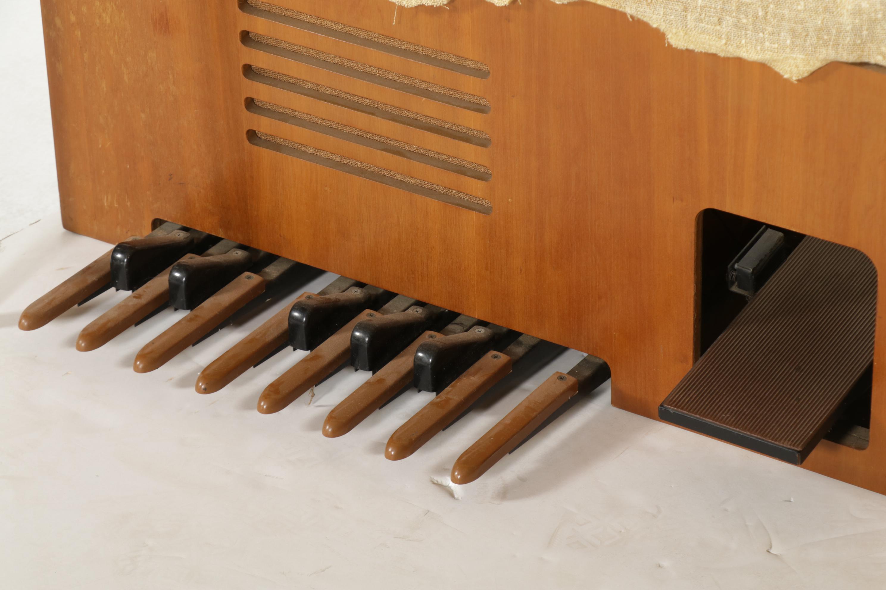 Lowrey Maple-Stained Electric Organ with Leslie Tremolo Speaker