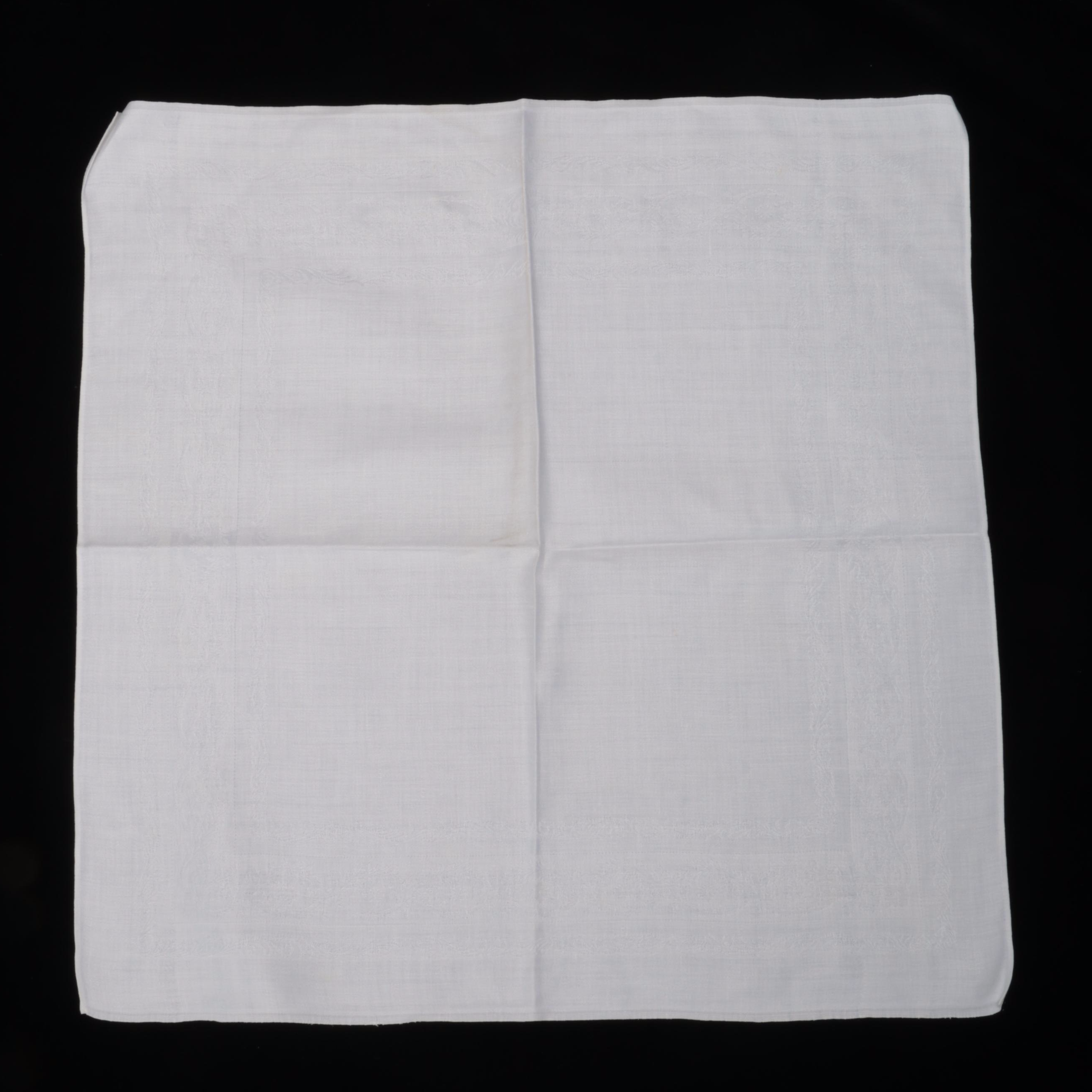 Floral Motif White Linen Tablecloth and Napkin Collection