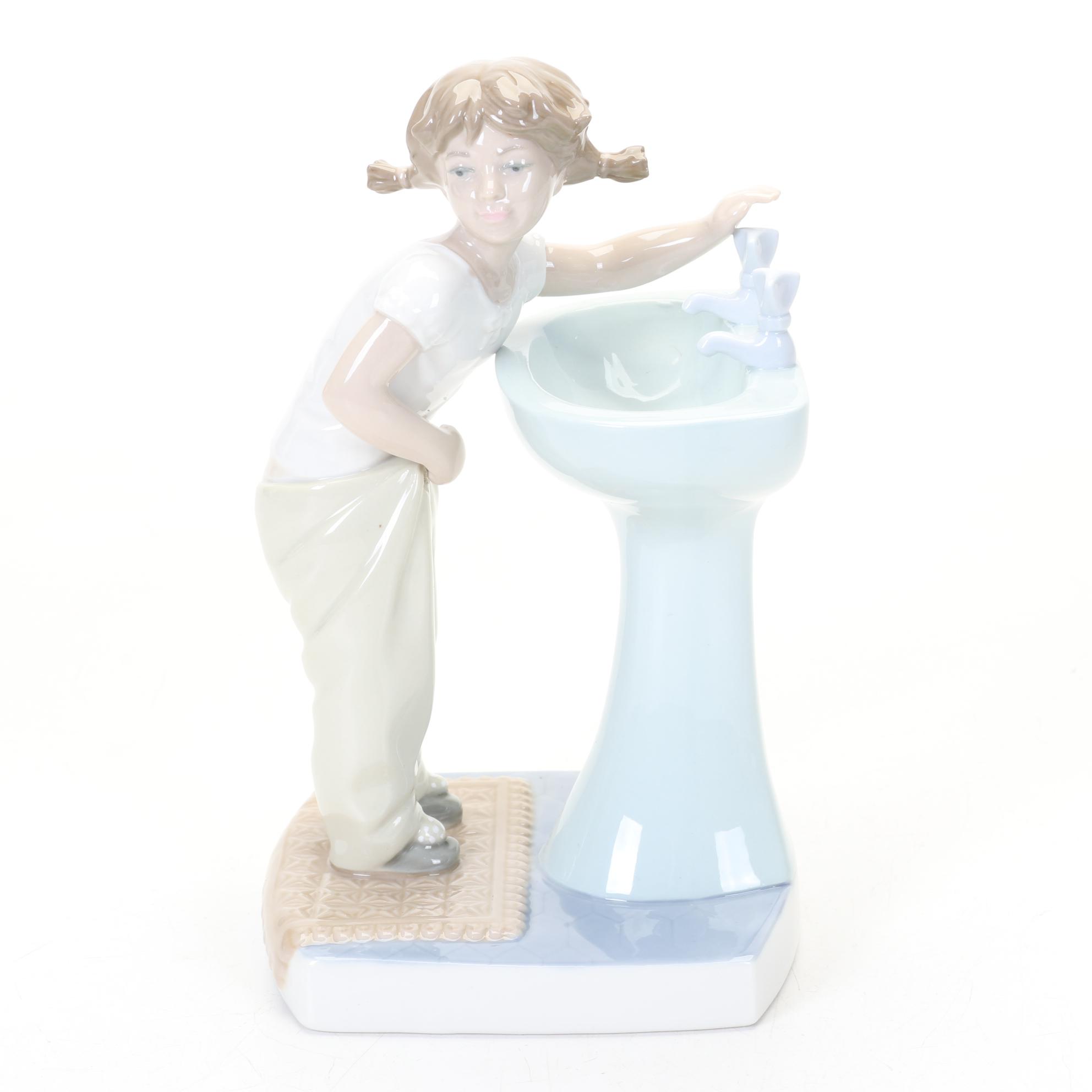 Lladró "Clean Up Time" Porcelain Figurine EBTH