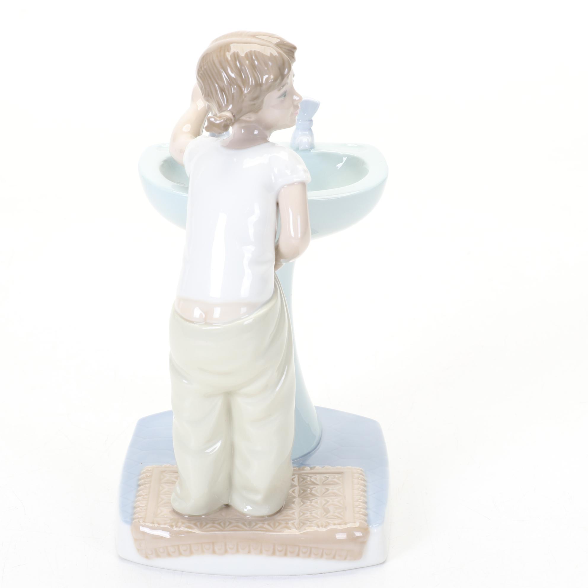 Lladró "Clean Up Time" Porcelain Figurine EBTH