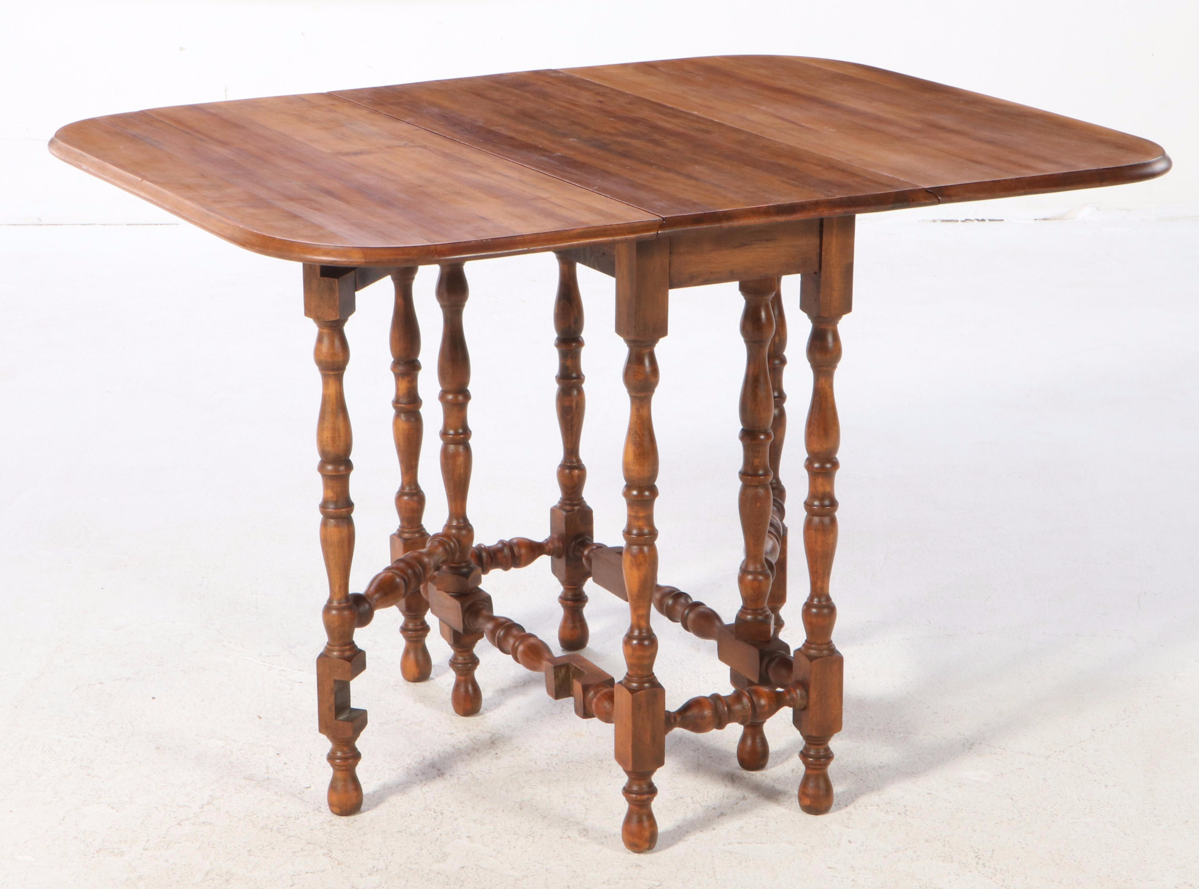 William and Mary Style Maple Gateleg Table, Early 20th Century