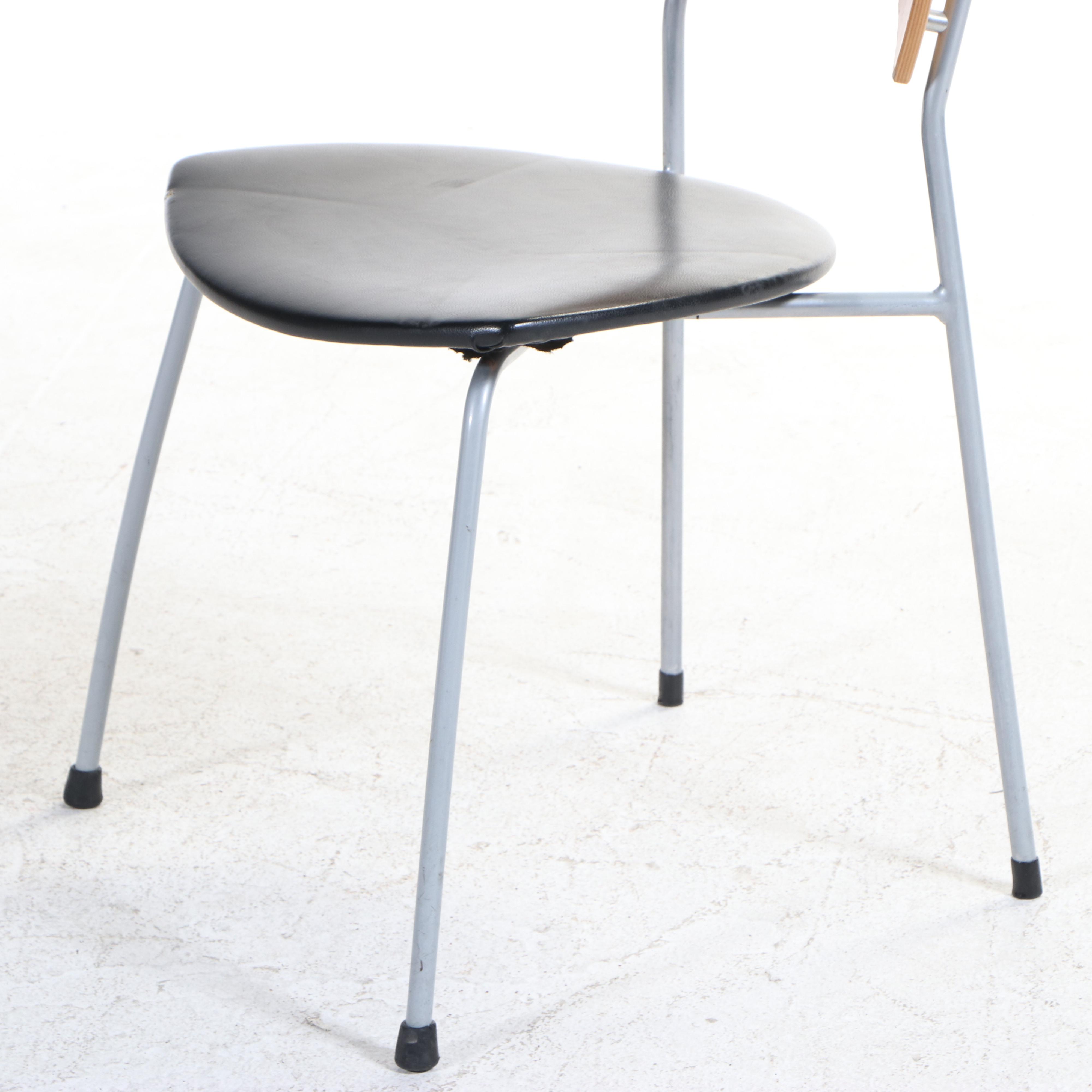 Mid Century Modern Style Chairs, Mid to Late 20th Century