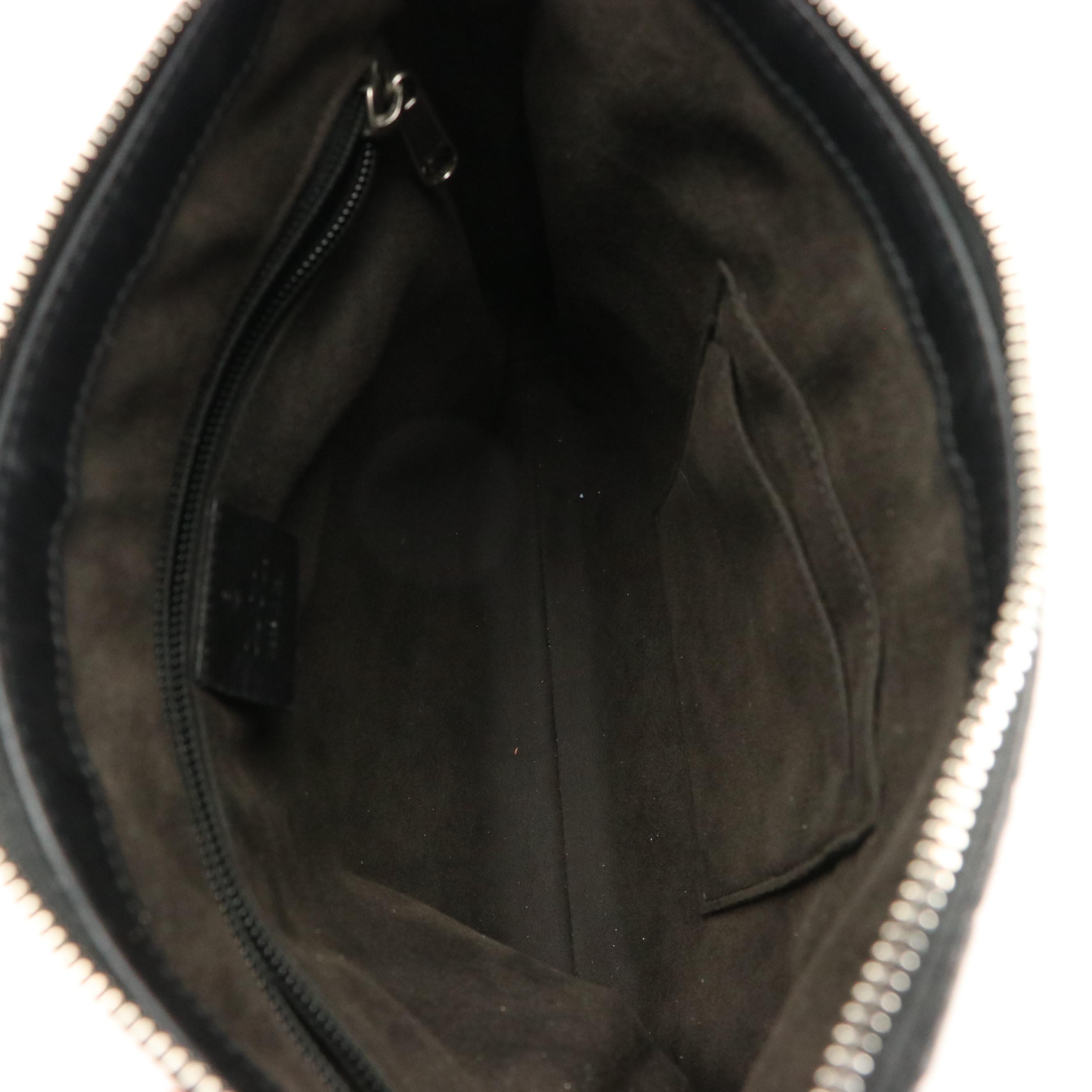 Gucci Crossbody Messenger Bag in Black Guccissima Leather