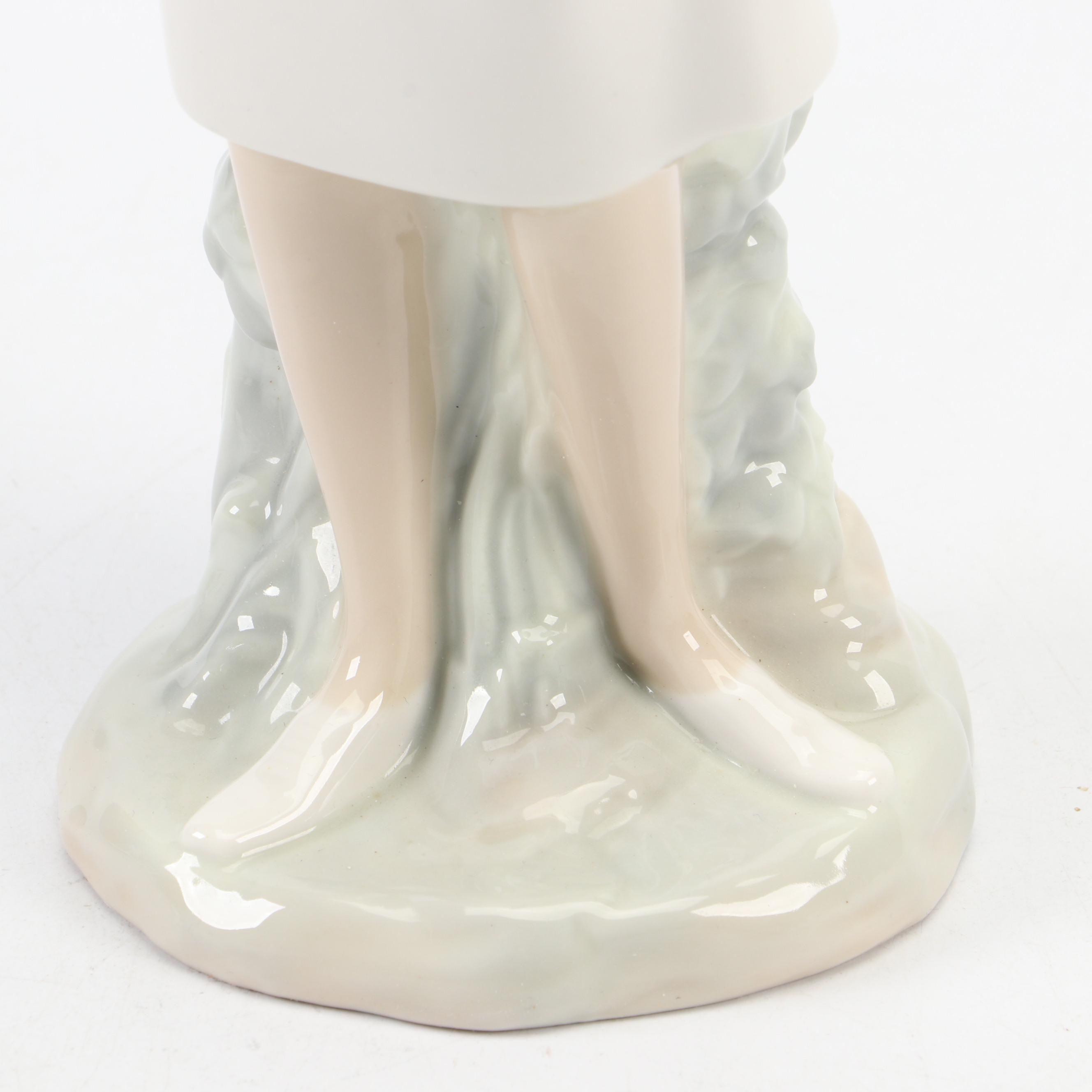 Lladró "Nurse" Porcelain Figurine Designed by Salvador Furió, 1971–1974