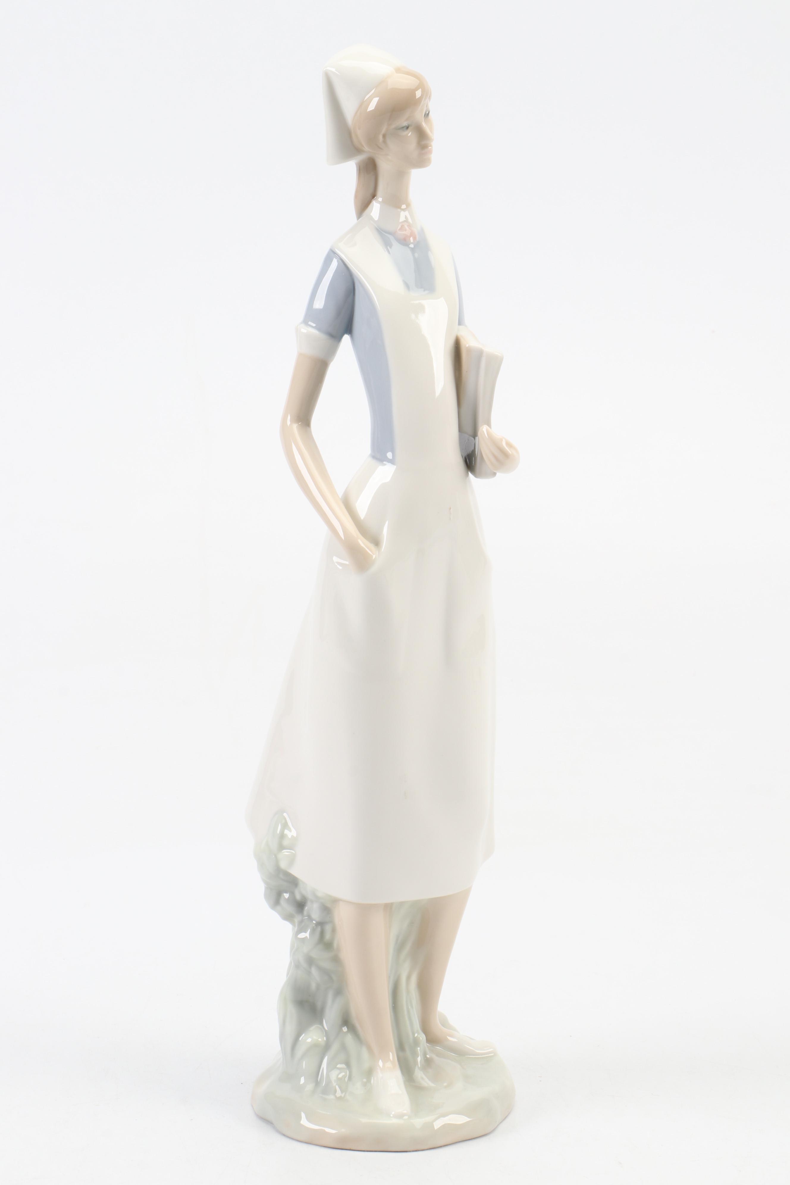 Lladró "Nurse" Porcelain Figurine Designed by Salvador Furió, 1971–1974