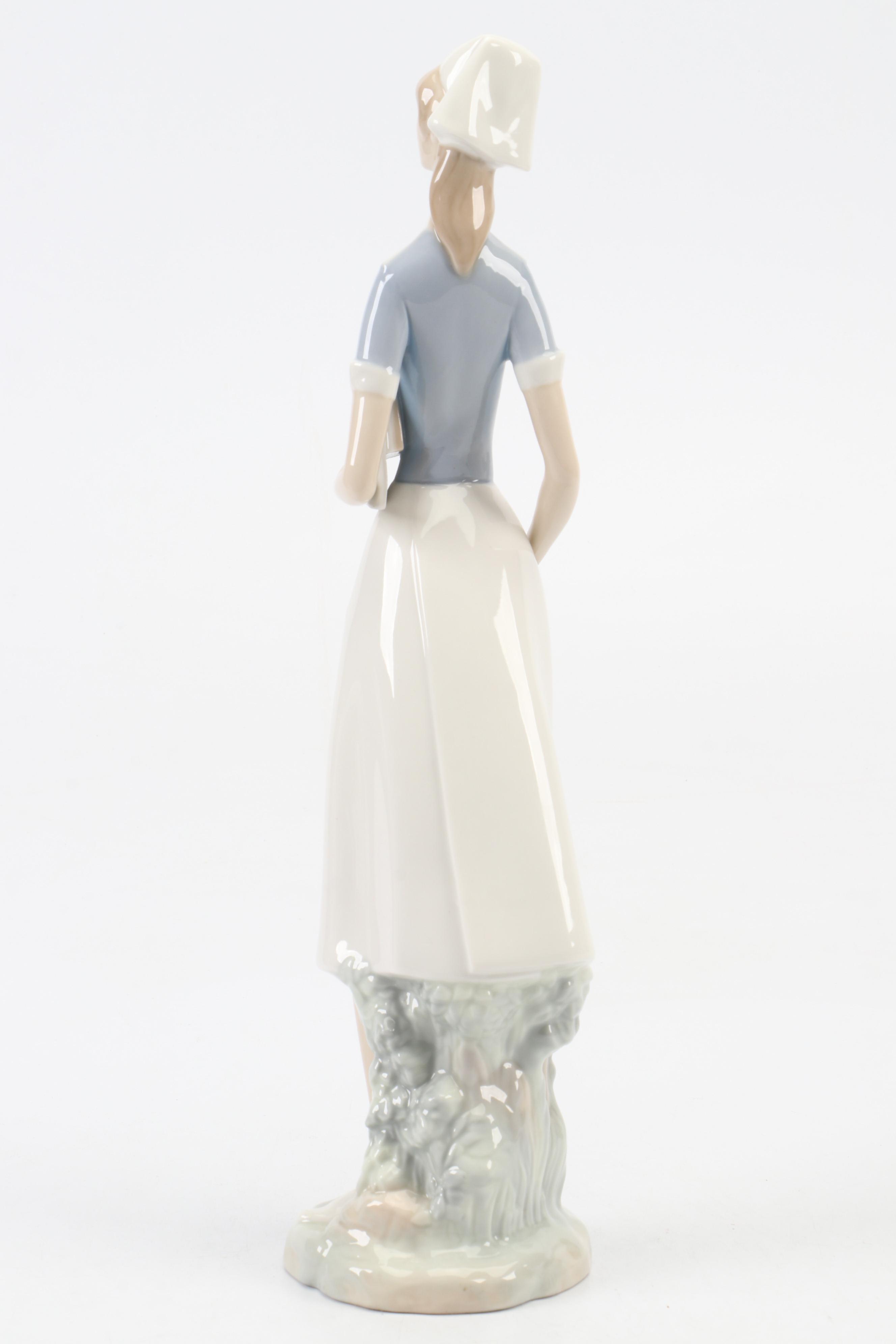 Lladró "Nurse" Porcelain Figurine Designed by Salvador Furió, 1971–1974