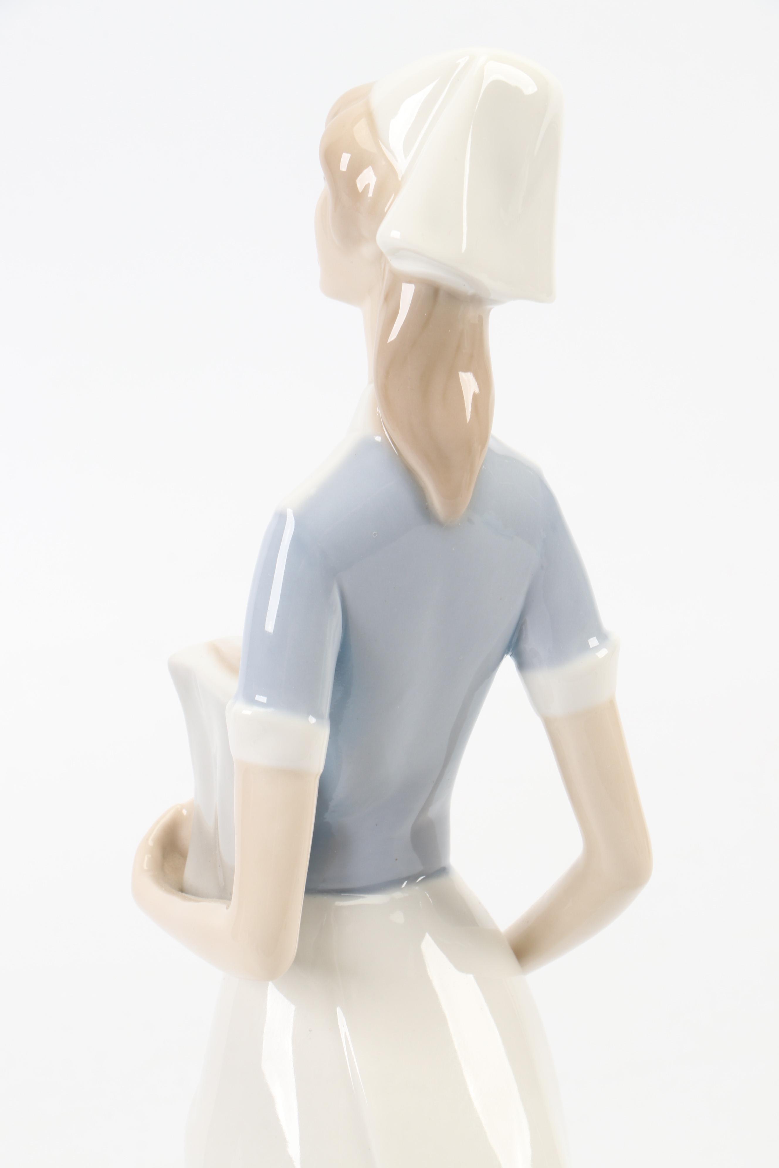 Lladró "Nurse" Porcelain Figurine Designed by Salvador Furió, 1971–1974