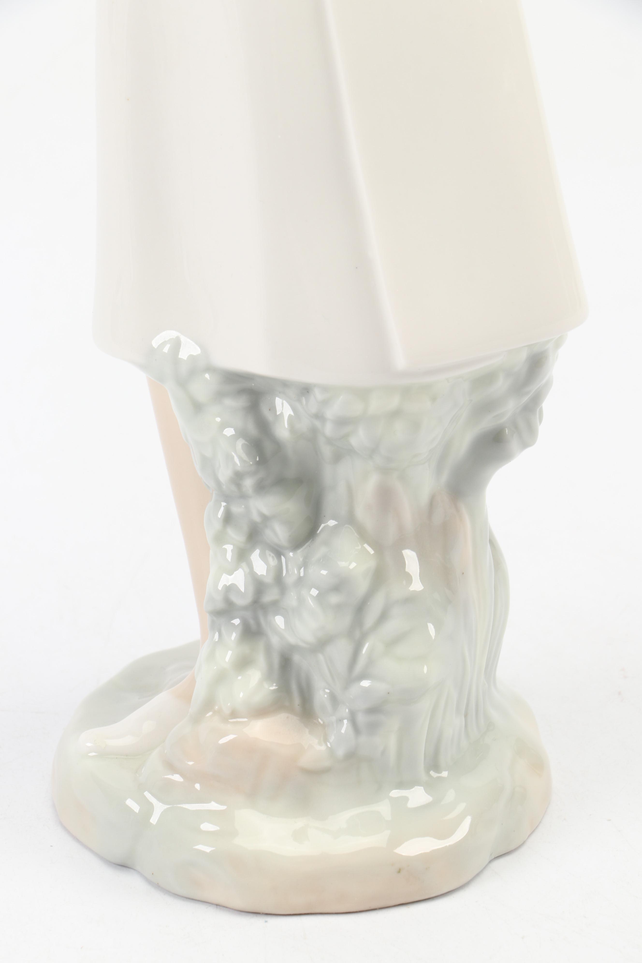 Lladró "Nurse" Porcelain Figurine Designed by Salvador Furió, 1971–1974