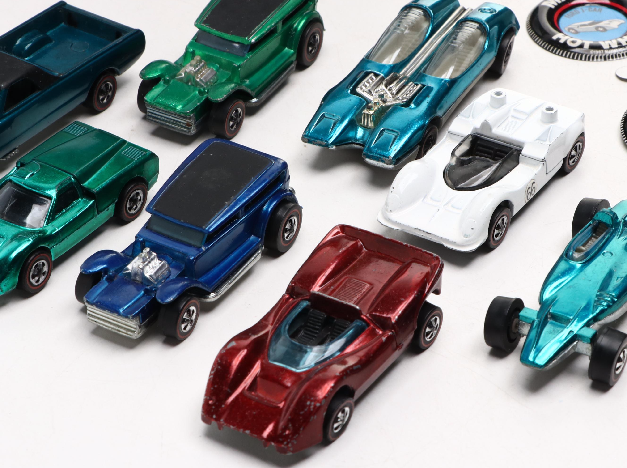 Hot Wheels "Custom Fleetside" with More Toy Cars, Badge Buttons and Book