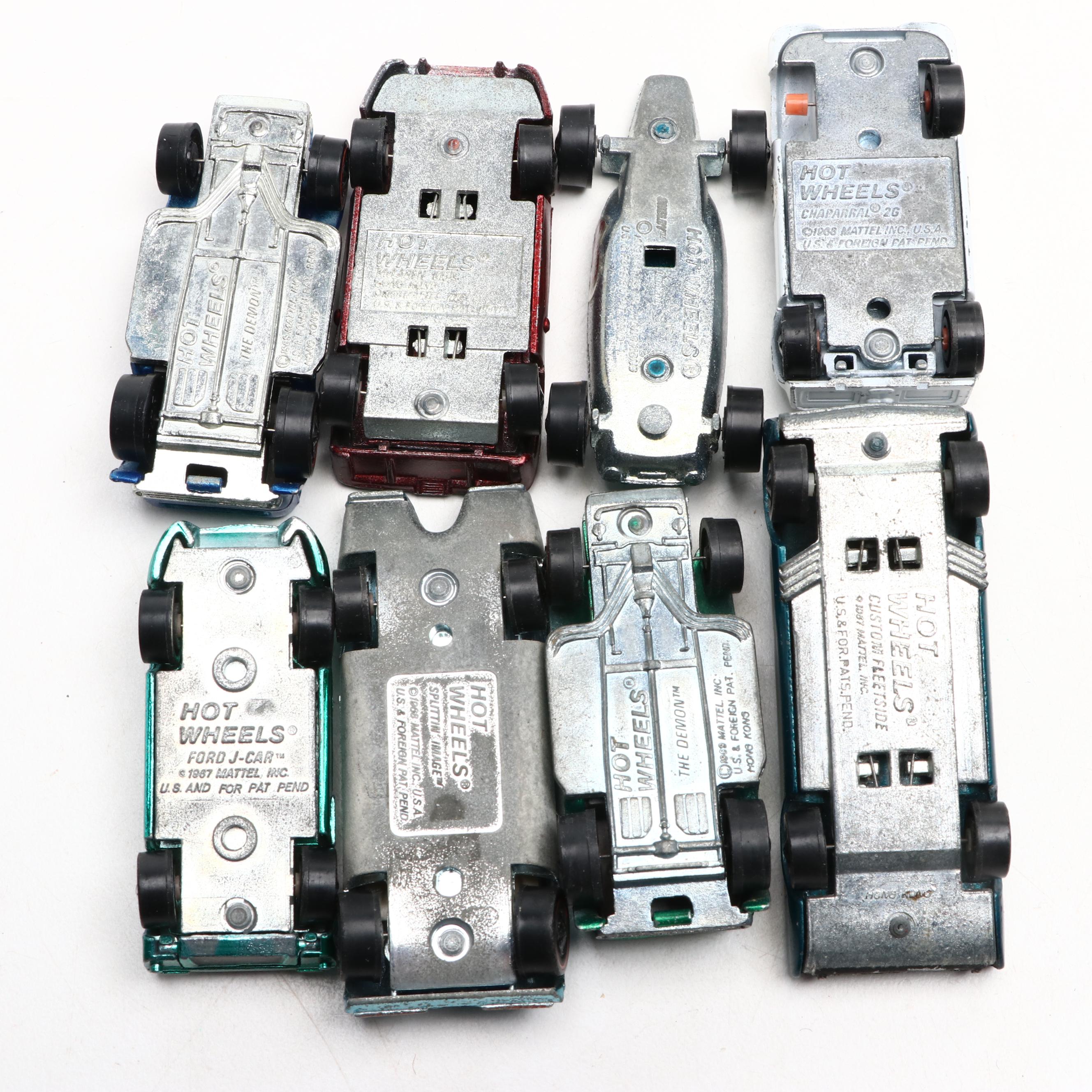 Hot Wheels "Custom Fleetside" with More Toy Cars, Badge Buttons and Book