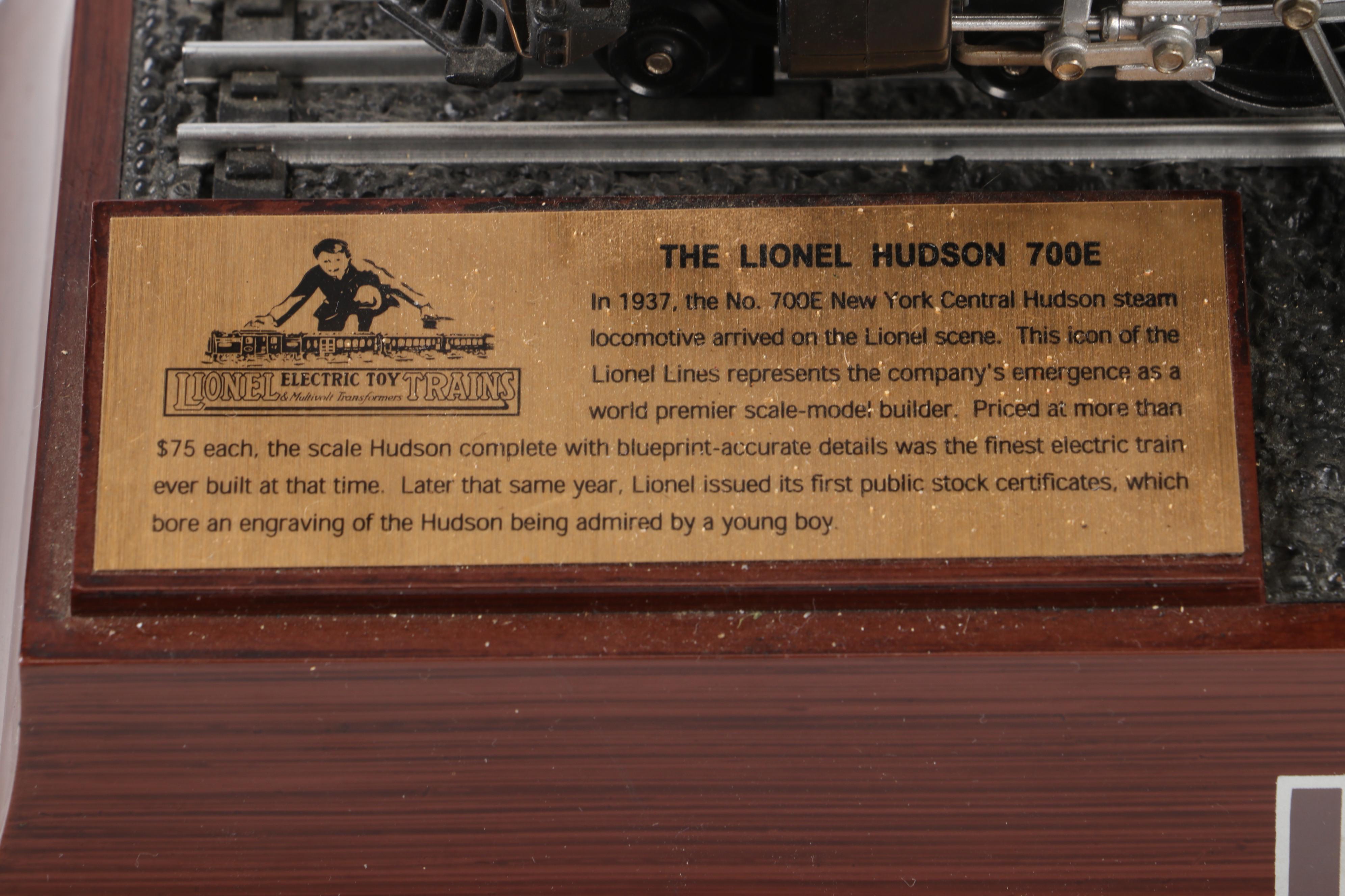 Lionel Trains Animated Table Lamp feat. The Lionel Hudson 700E Locomotive