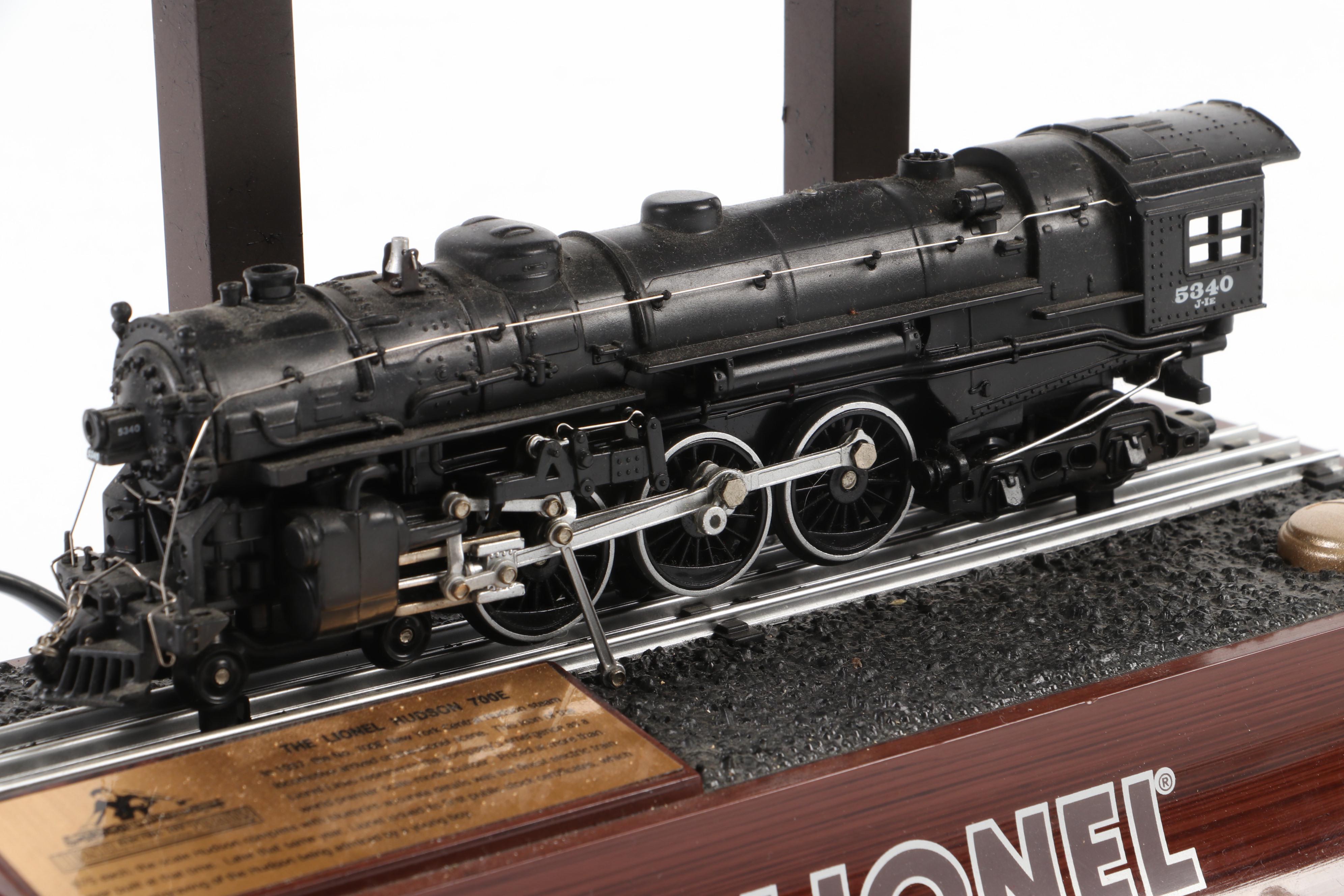Lionel Trains Animated Table Lamp feat. The Lionel Hudson 700E Locomotive