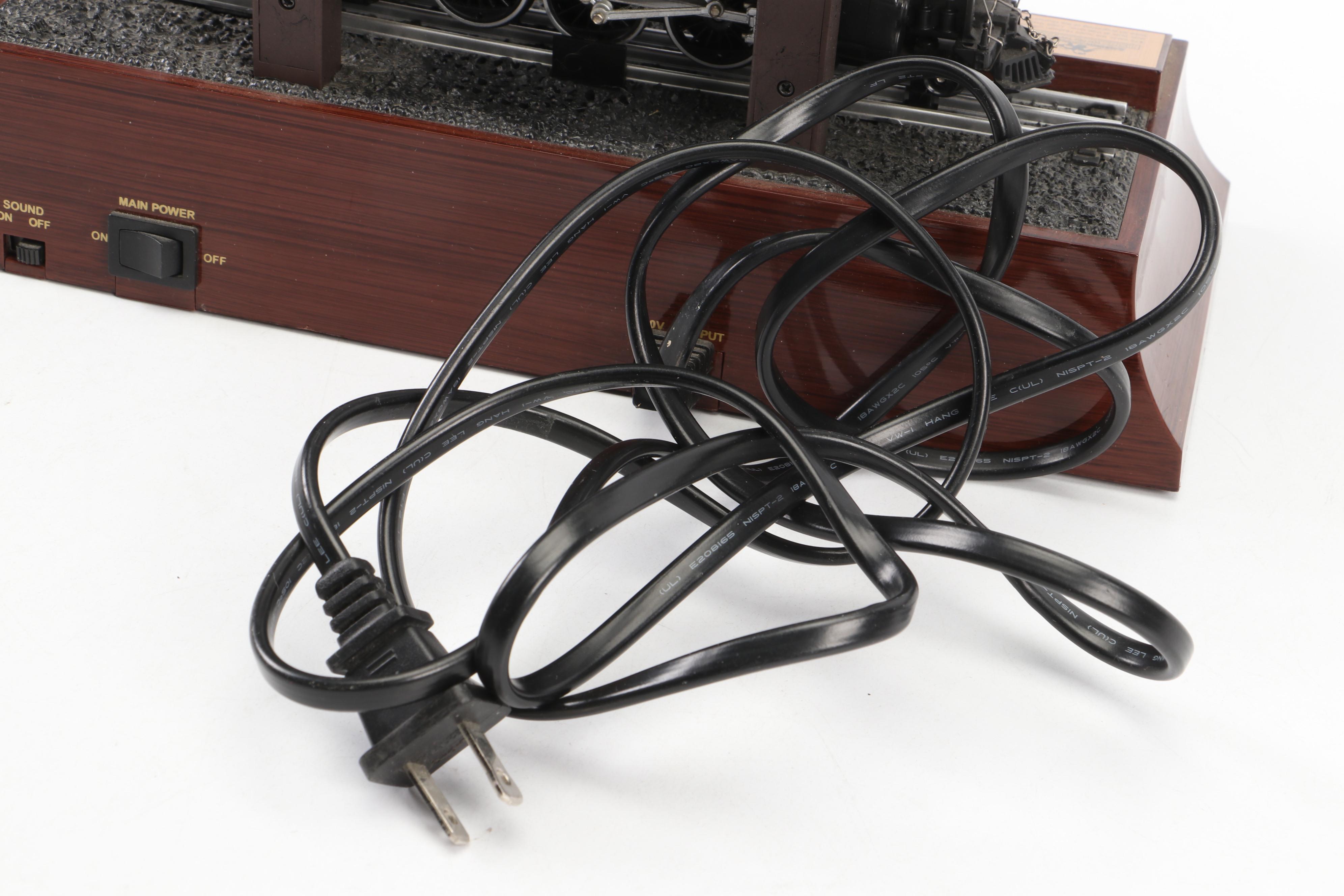 Lionel Trains Animated Table Lamp feat. The Lionel Hudson 700E Locomotive