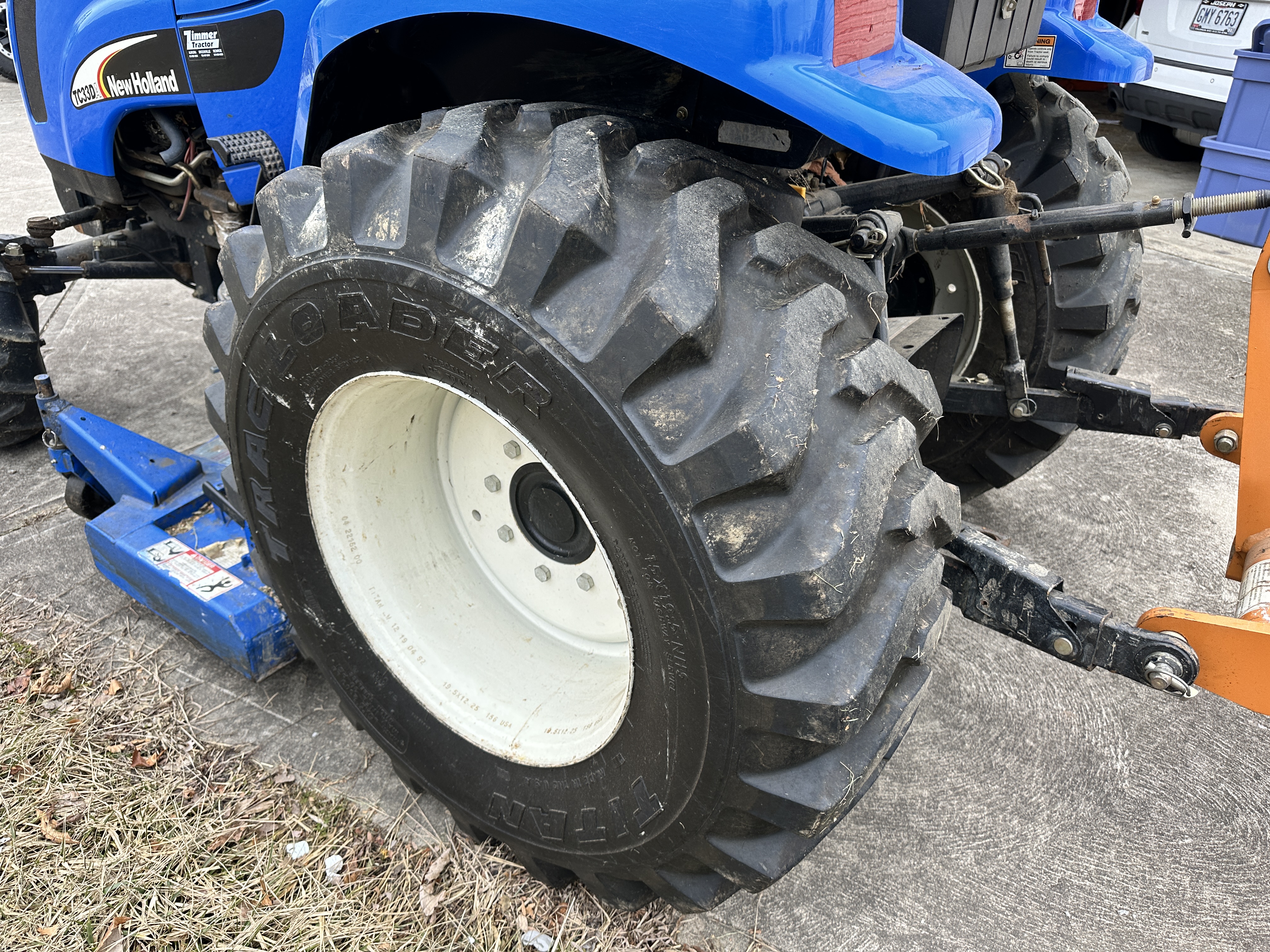 New Holland TC33DA, HST 4 x 4 Compact Diesel Tractor with Accessories