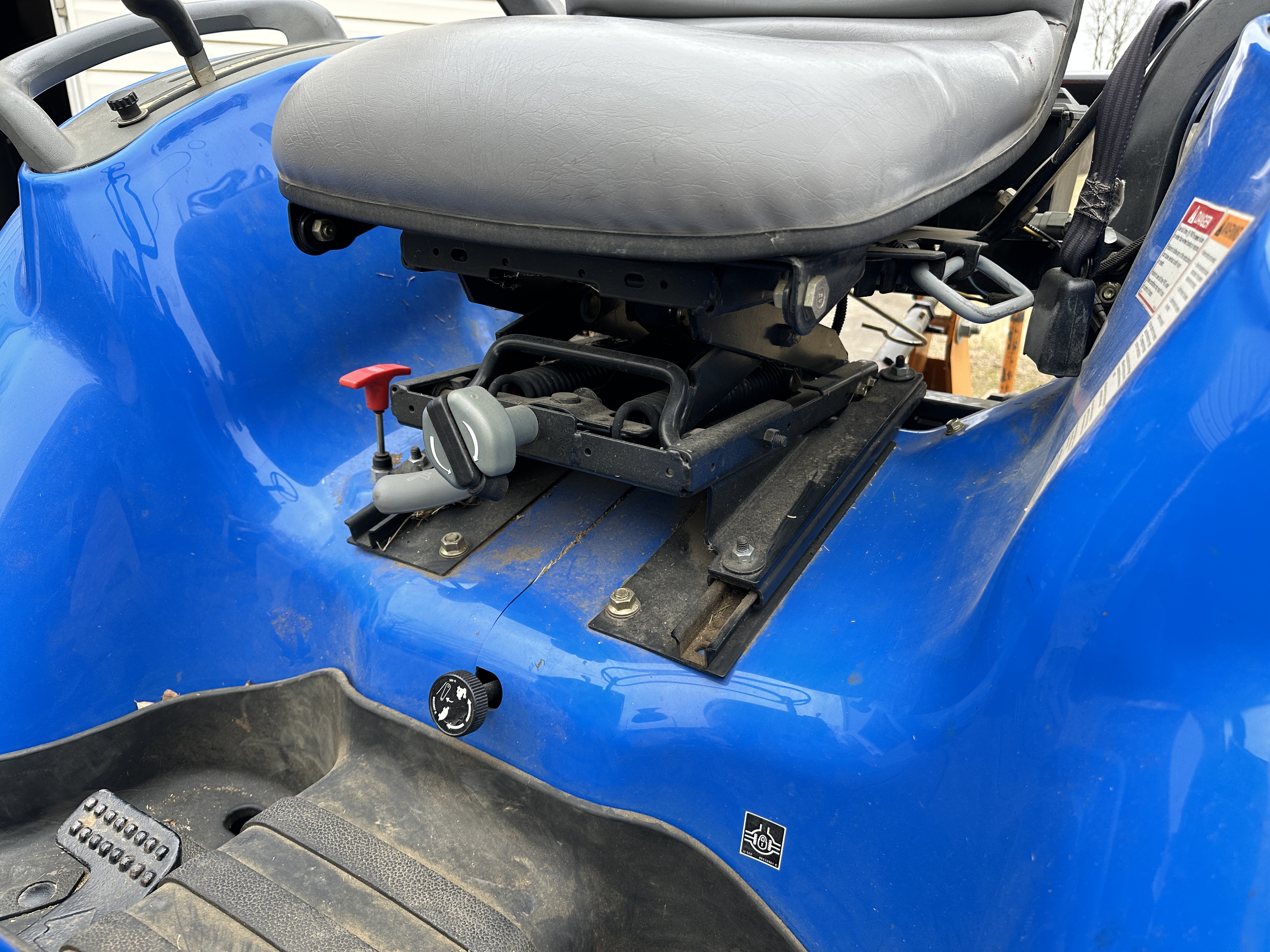 New Holland TC33DA, HST 4 x 4 Compact Diesel Tractor with Accessories