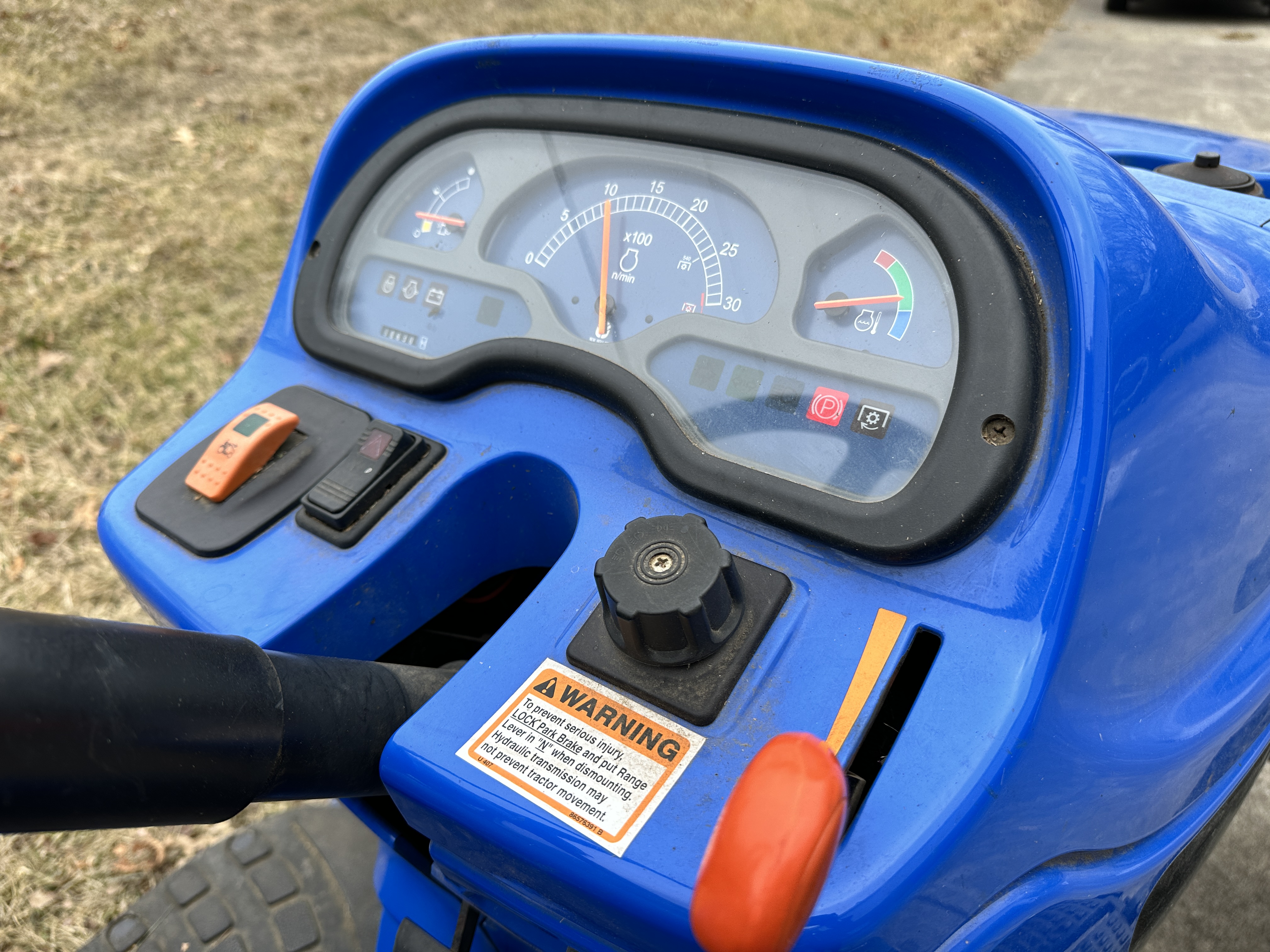 New Holland TC33DA, HST 4 x 4 Compact Diesel Tractor with Accessories