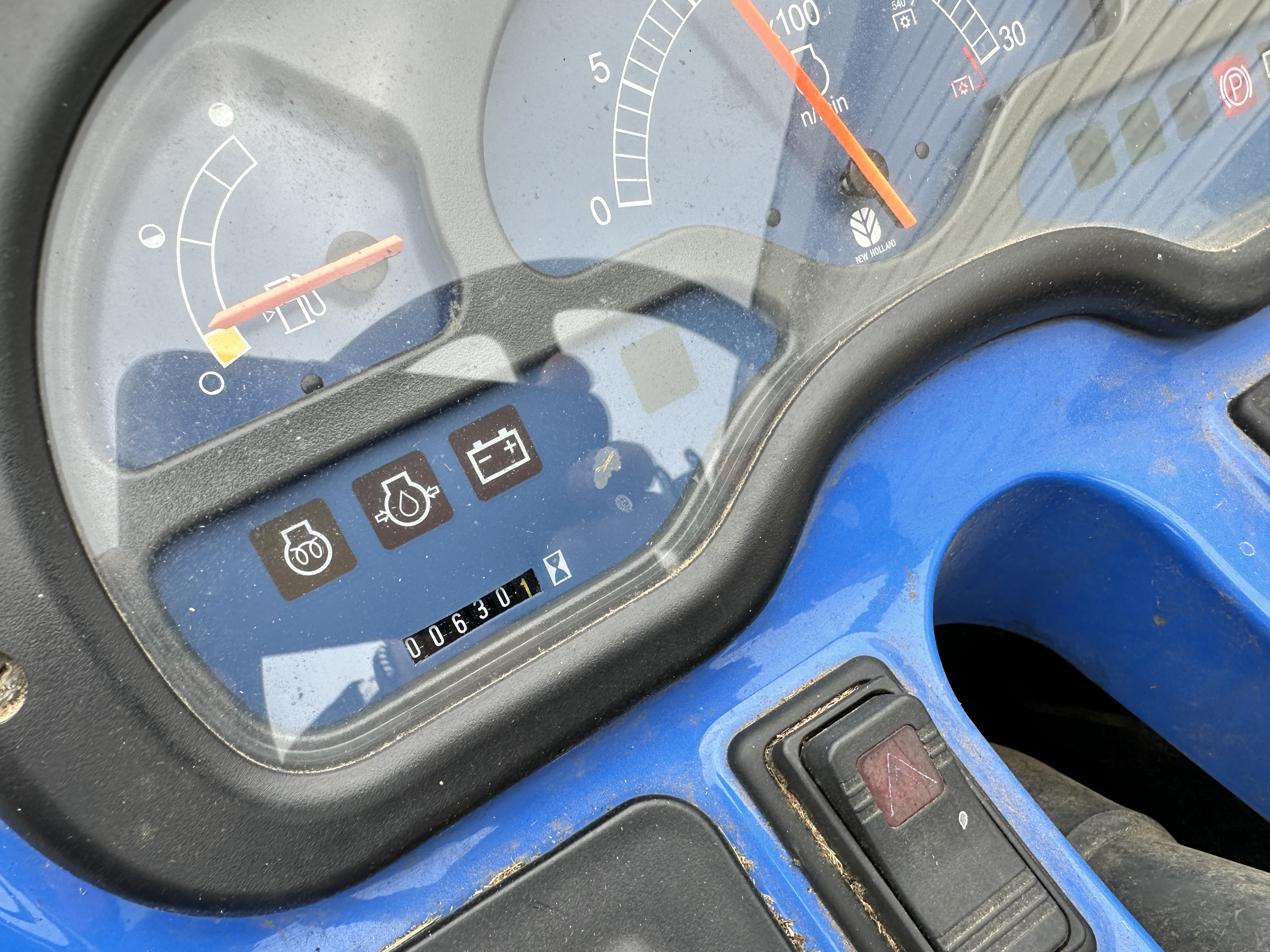 New Holland TC33DA, HST 4 x 4 Compact Diesel Tractor with Accessories