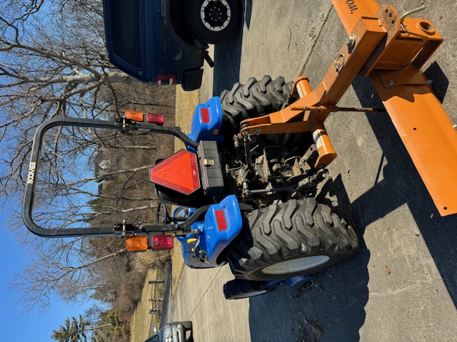 New Holland TC33DA, HST 4 x 4 Compact Diesel Tractor with Accessories