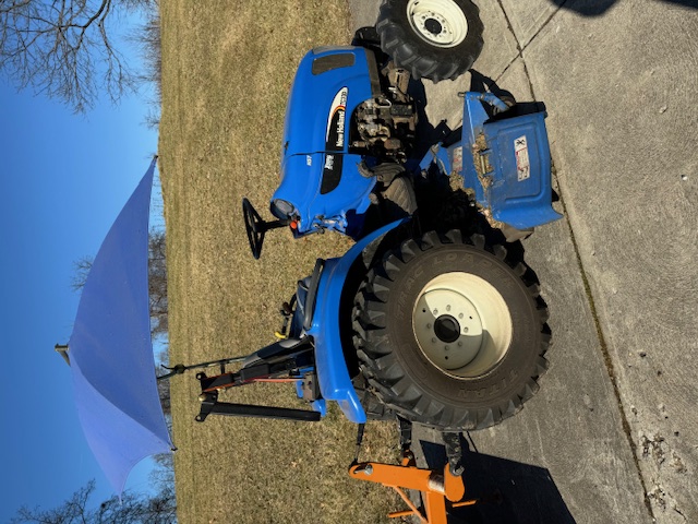 New Holland TC33DA, HST 4 x 4 Compact Diesel Tractor with Accessories