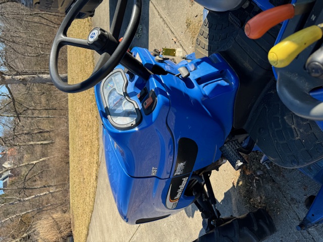 New Holland TC33DA, HST 4 x 4 Compact Diesel Tractor with Accessories