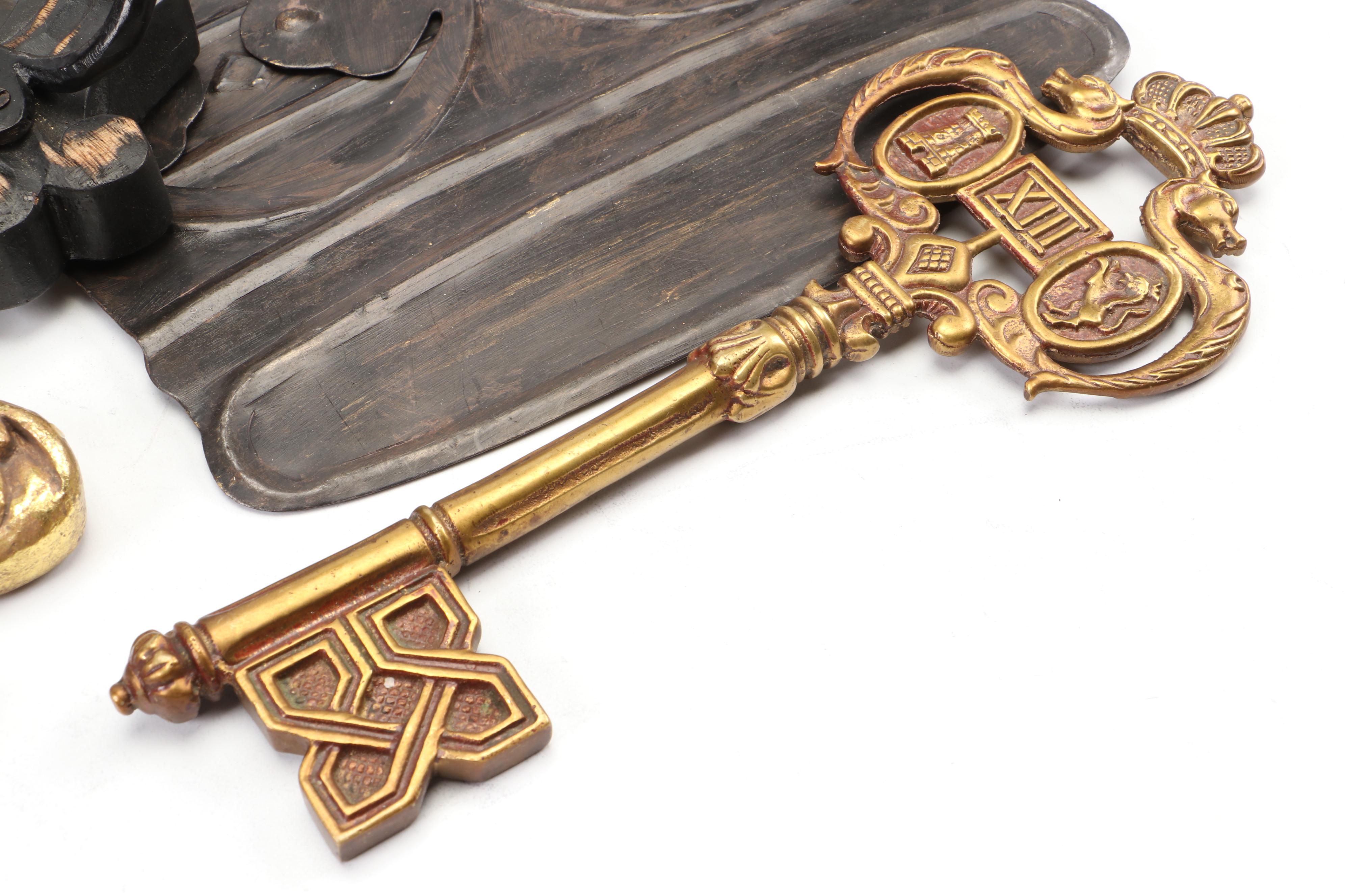 Historic Royal Palaces Golden Jubilee Dish with Crowns and Other Decor