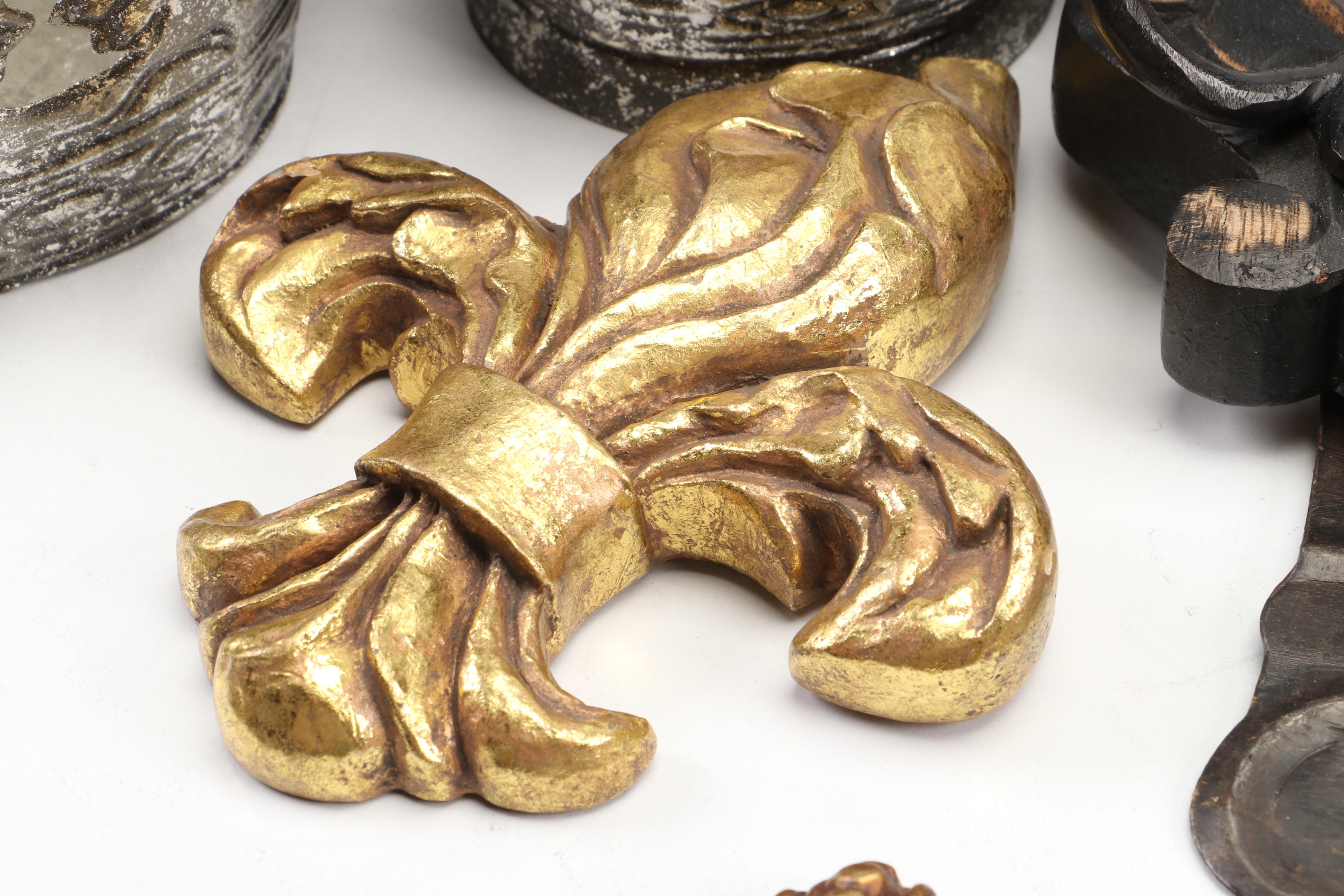 Historic Royal Palaces Golden Jubilee Dish with Crowns and Other Decor